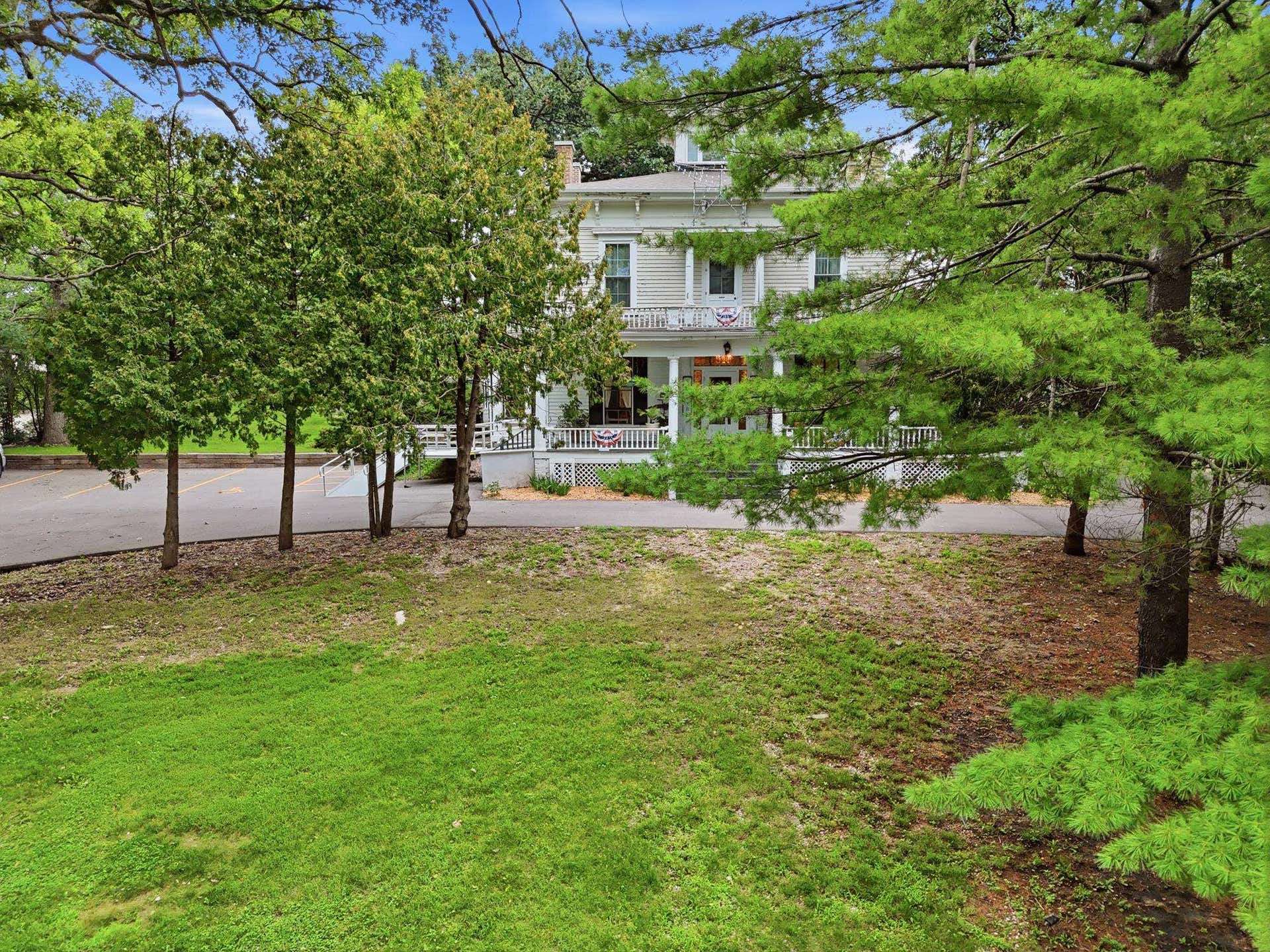 2200 W Memorial Drive, Janesville, WI 53548
