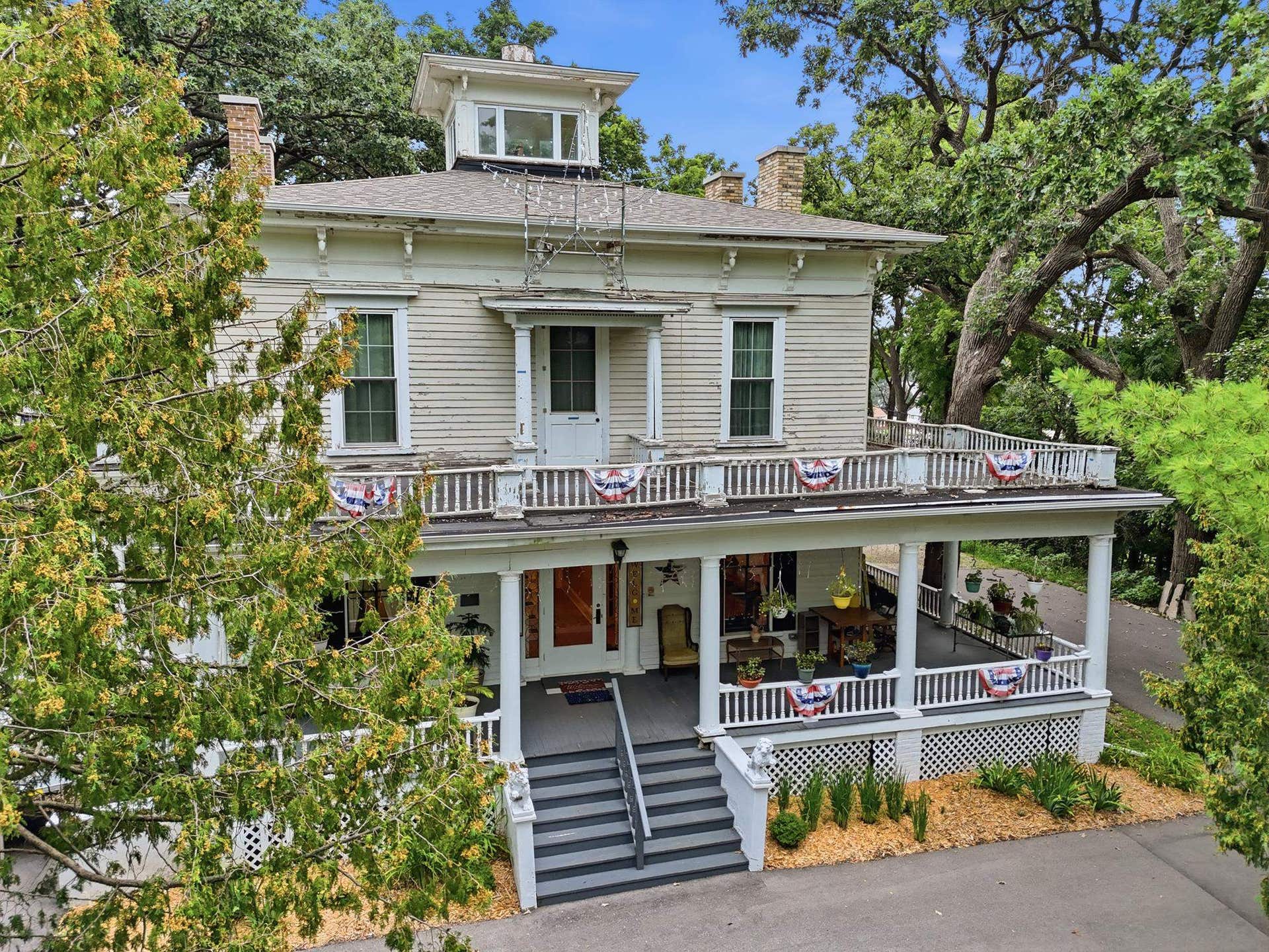 2200 W Memorial Drive, Janesville, WI 53548