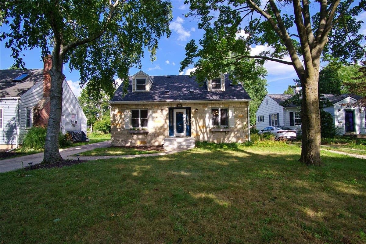 238 Kensington Drive, Maple Bluff, WI 53704