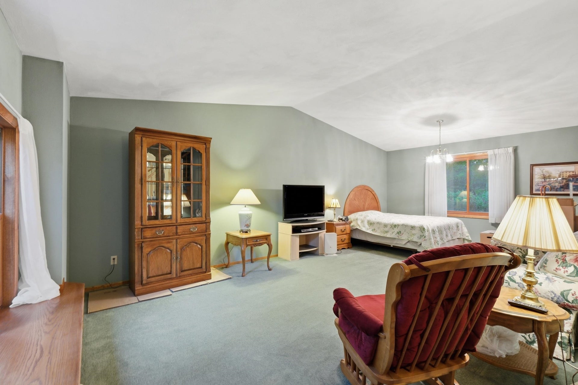14 W Newhaven Circle, Madison, WI 53717