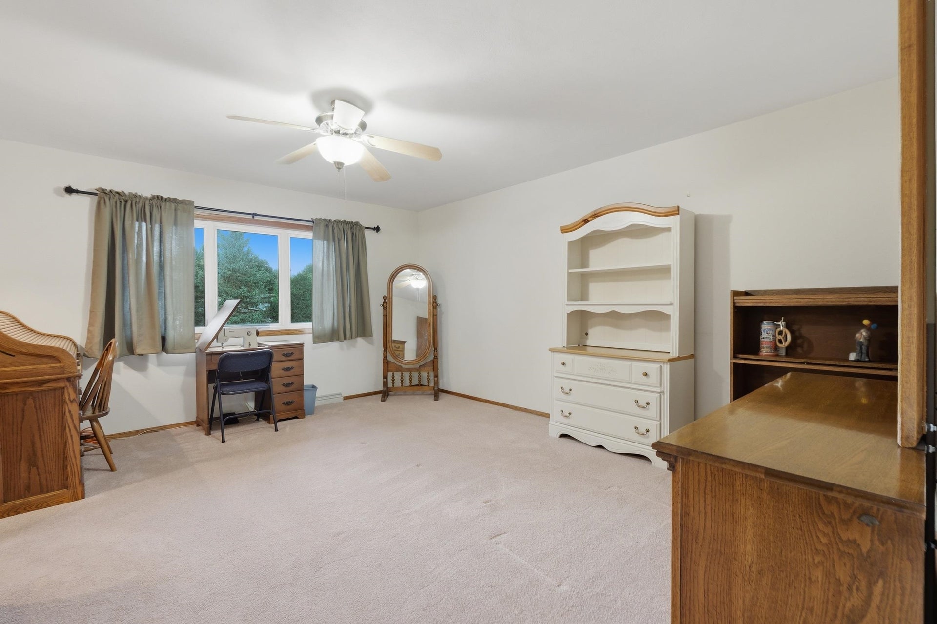 14 W Newhaven Circle, Madison, WI 53717
