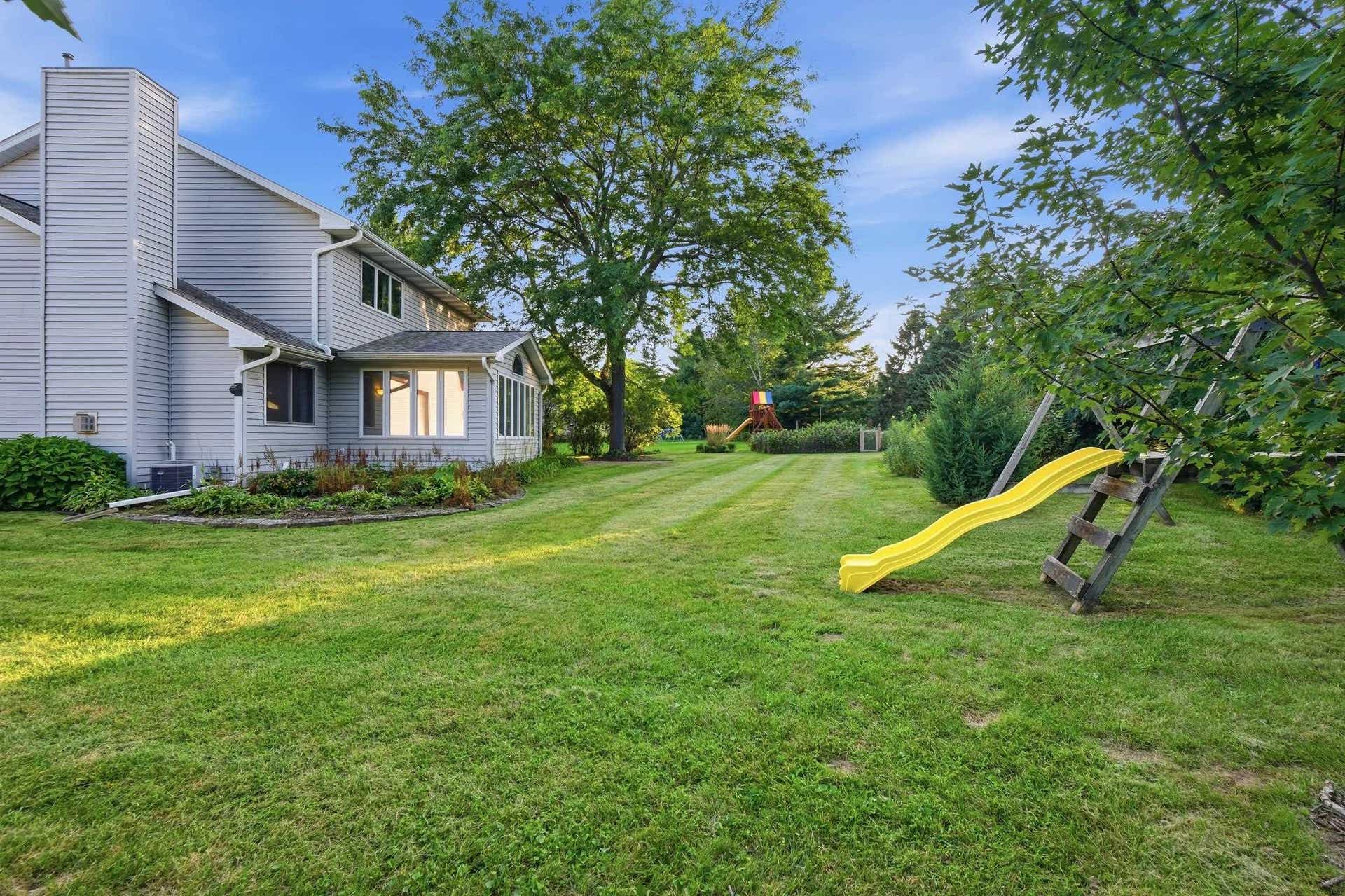 14 W Newhaven Circle, Madison, WI 53717