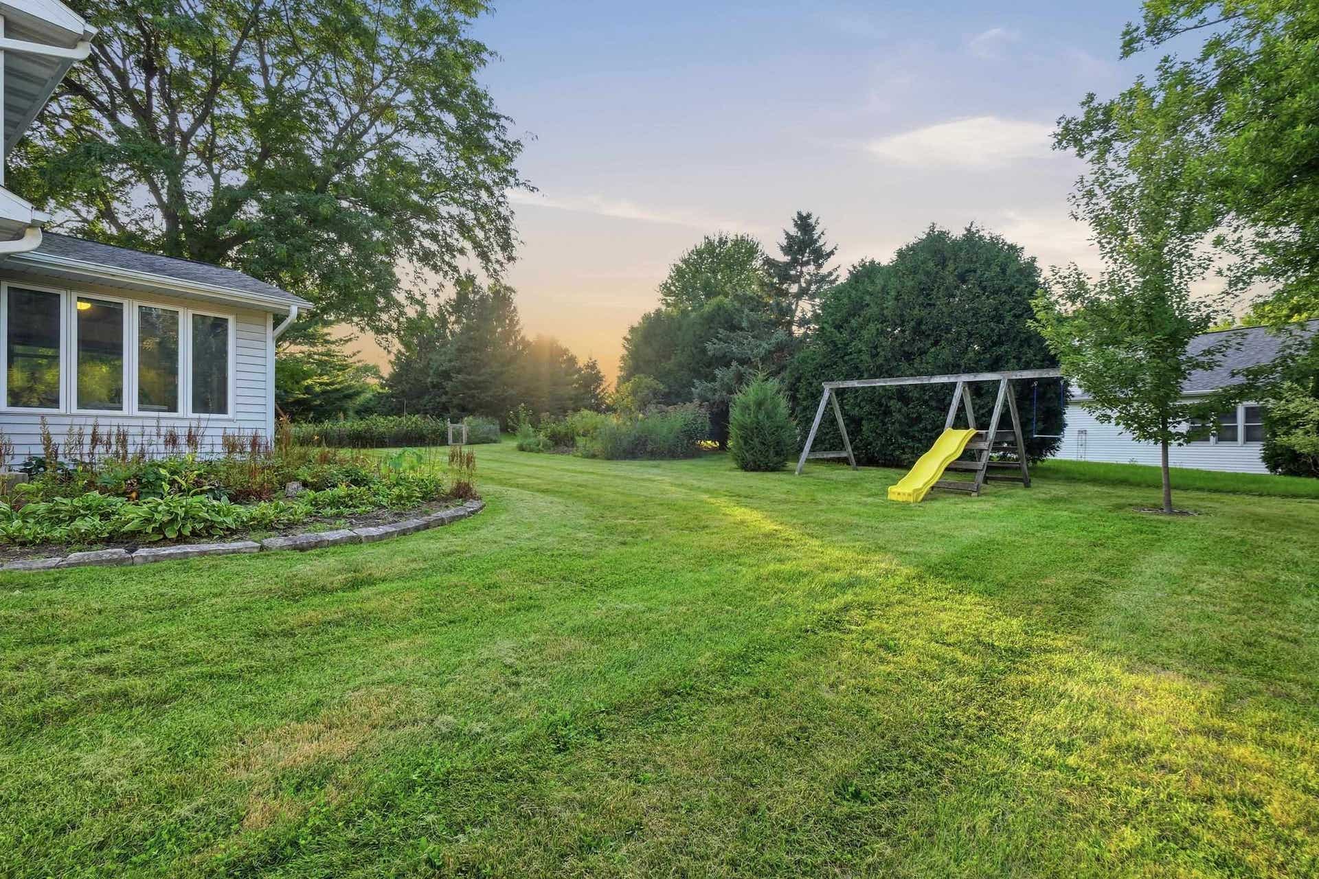 14 W Newhaven Circle, Madison, WI 53717