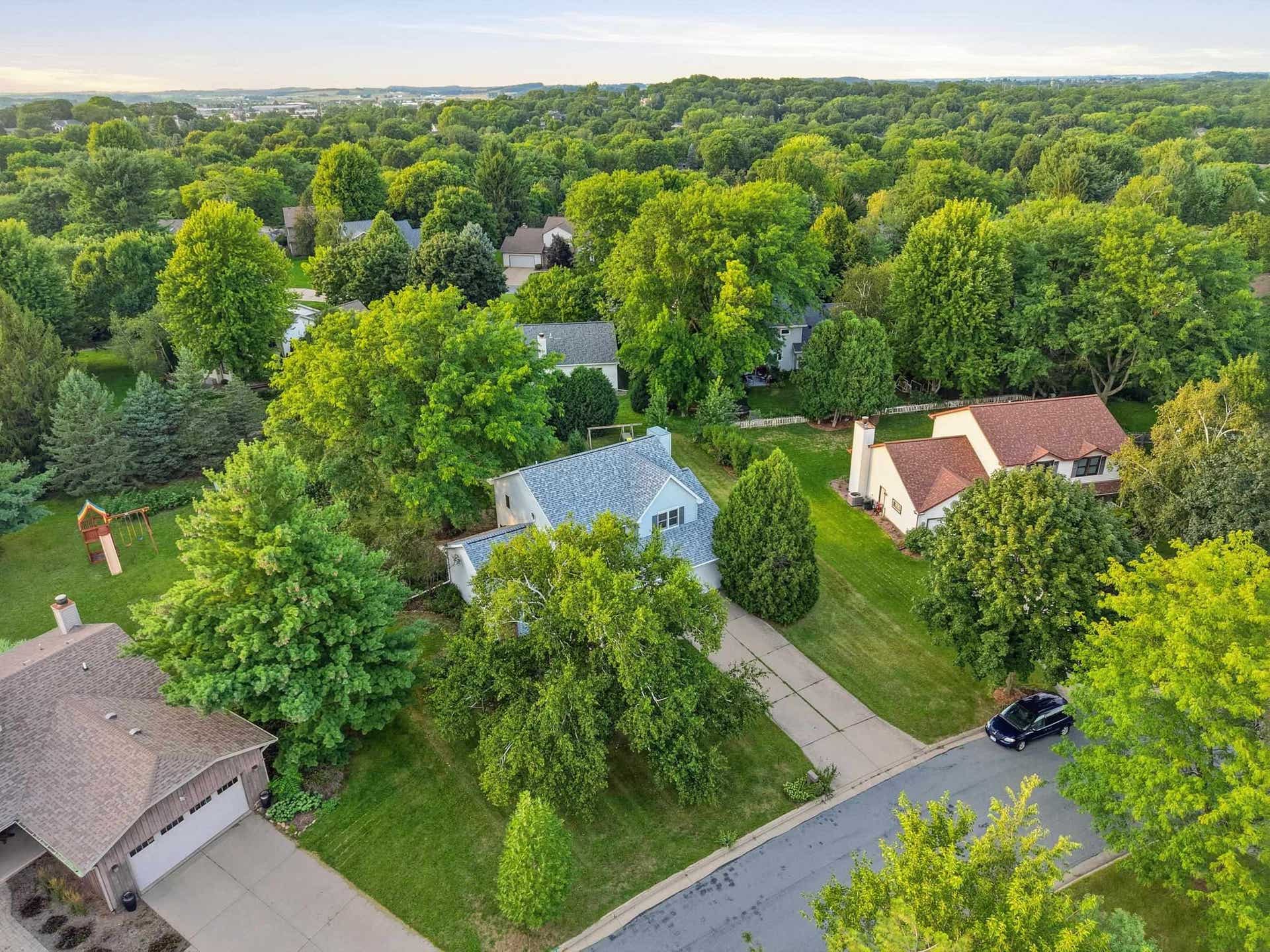 14 W Newhaven Circle, Madison, WI 53717