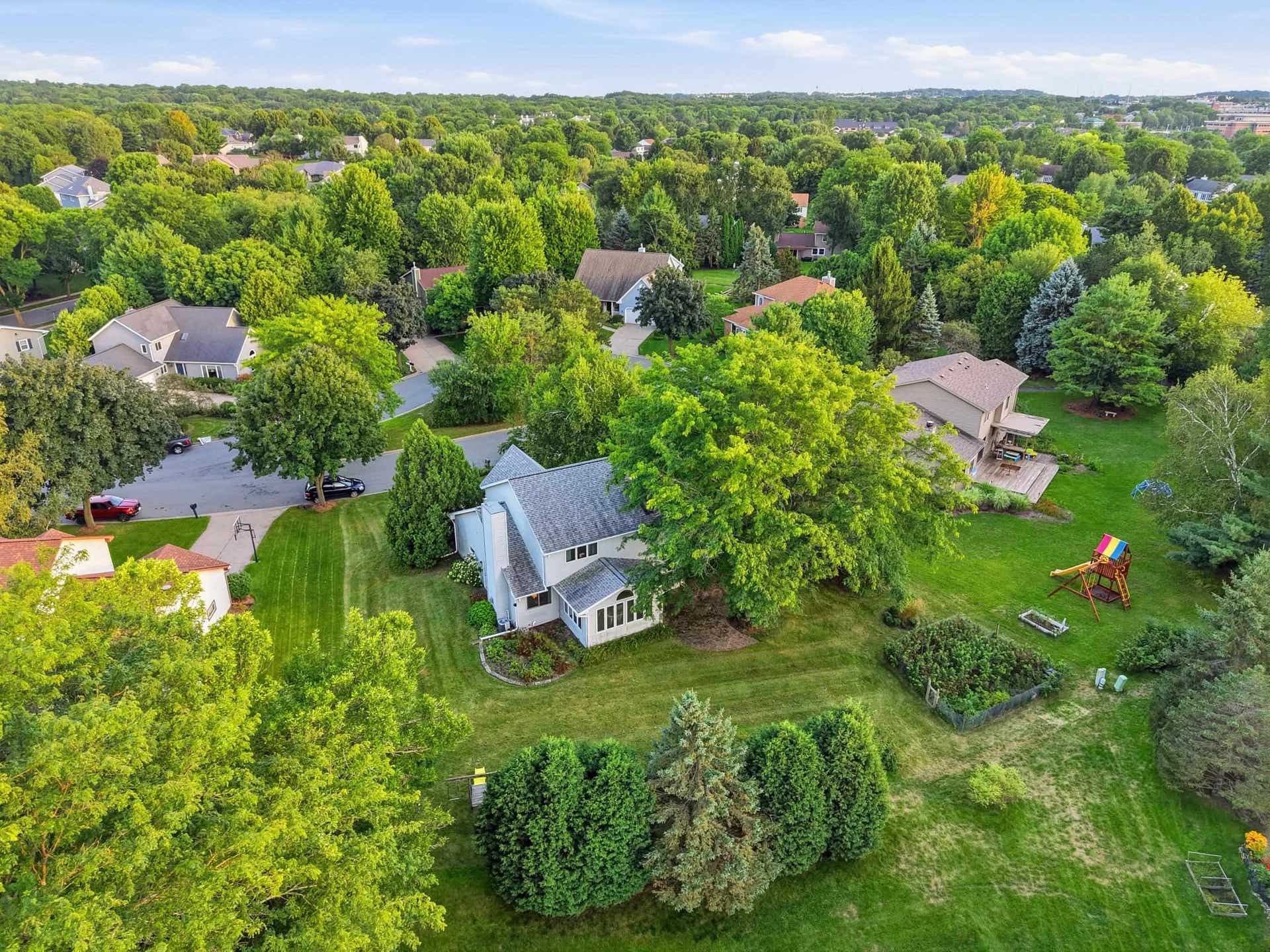14 W Newhaven Circle, Madison, WI 53717