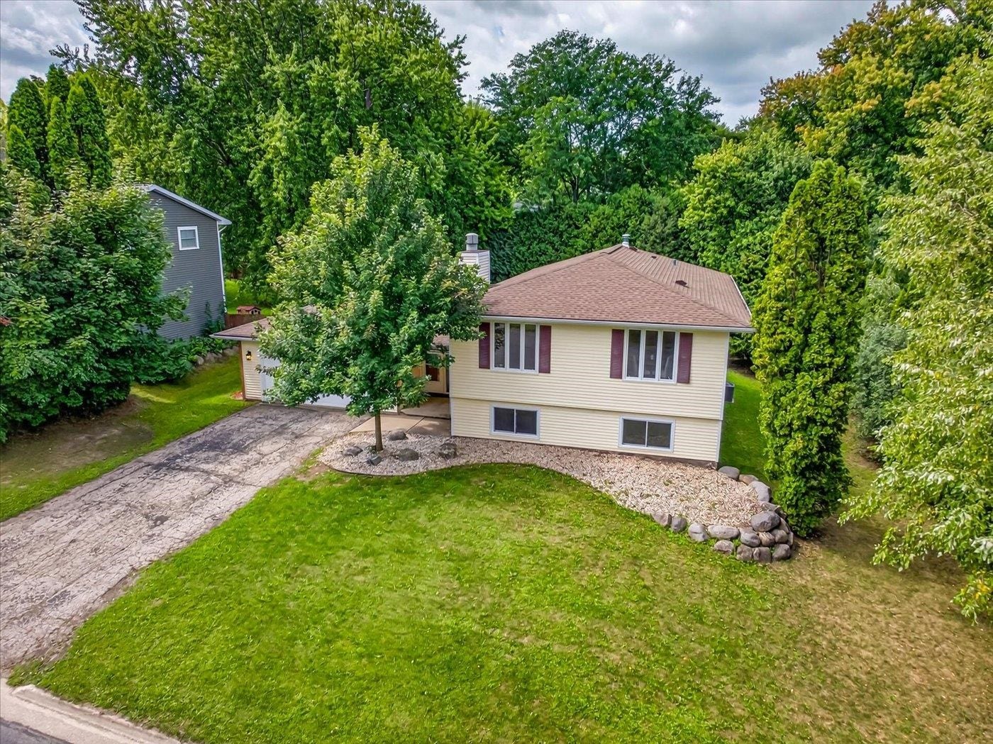 2727 Tami Trail, Fitchburg, WI 53711