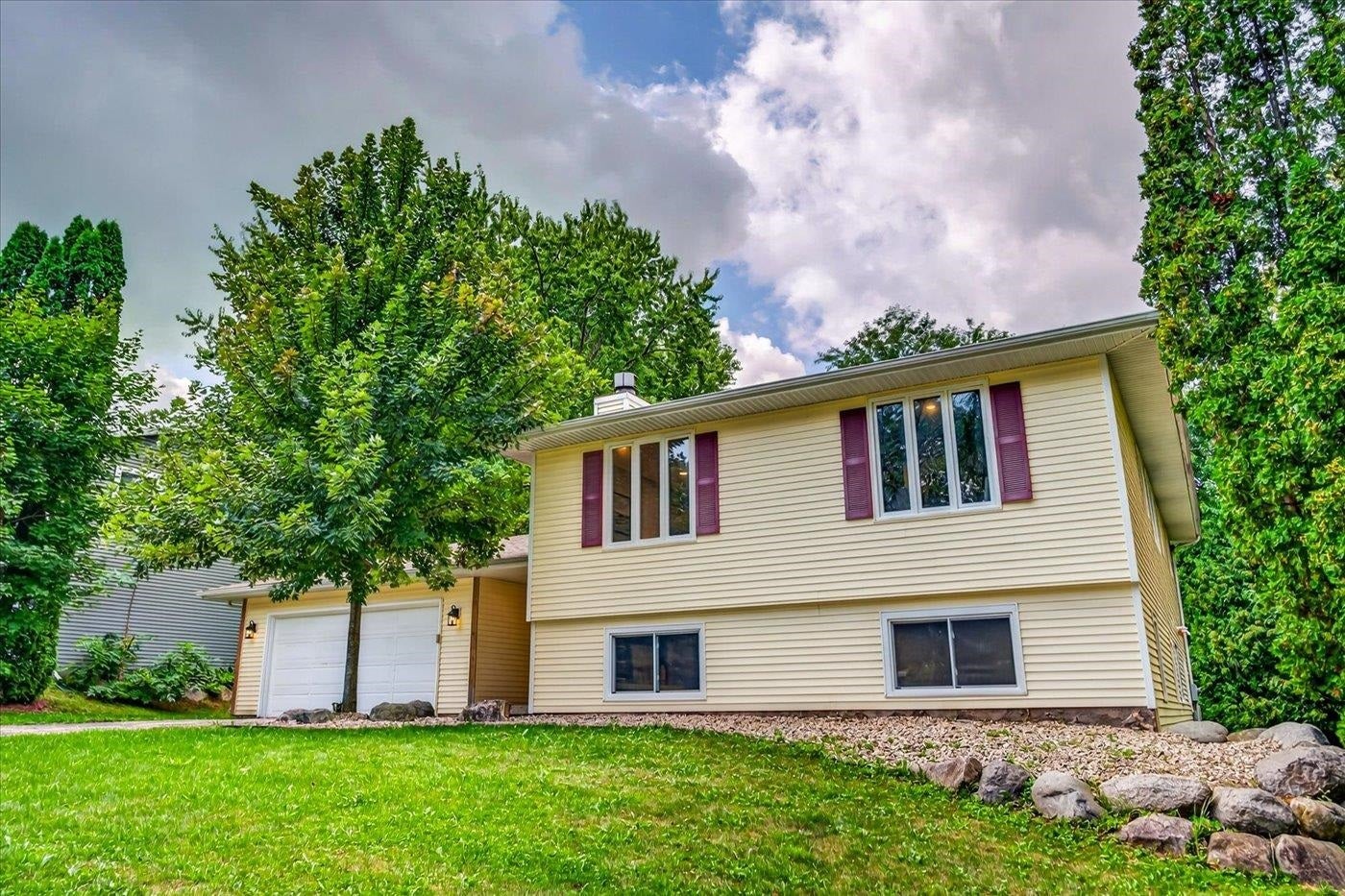 2727 Tami Trail, Fitchburg, WI 53711