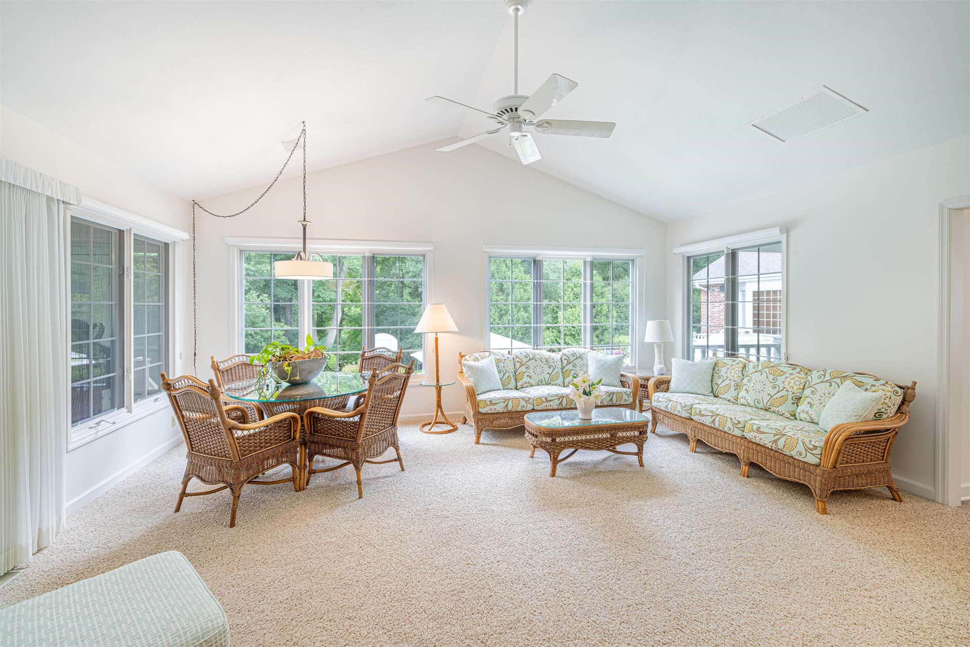 903 Thornecrest Drive, Janesville, WI 53546