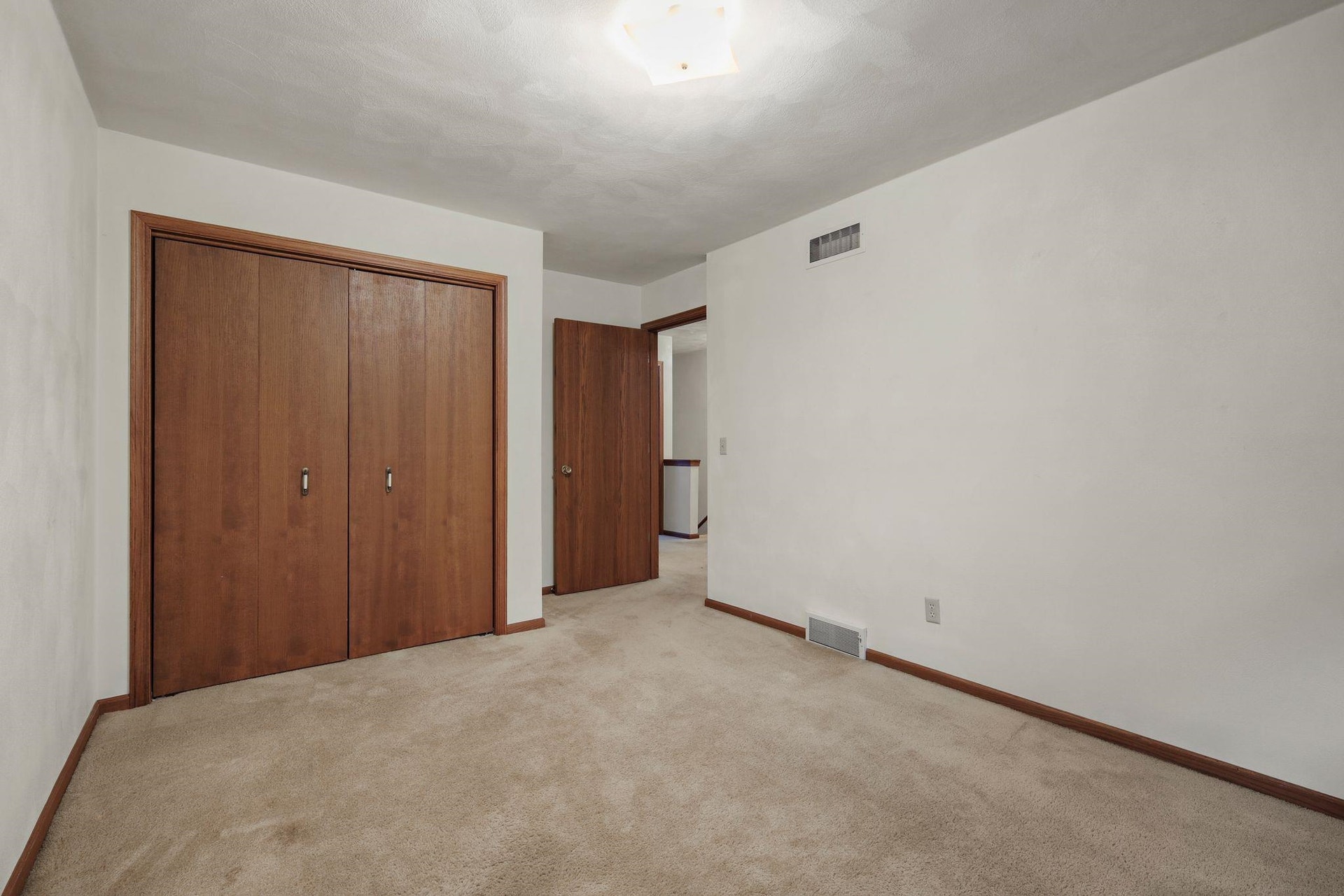 301 Williamsburg Way Court, Fitchburg, WI 53719