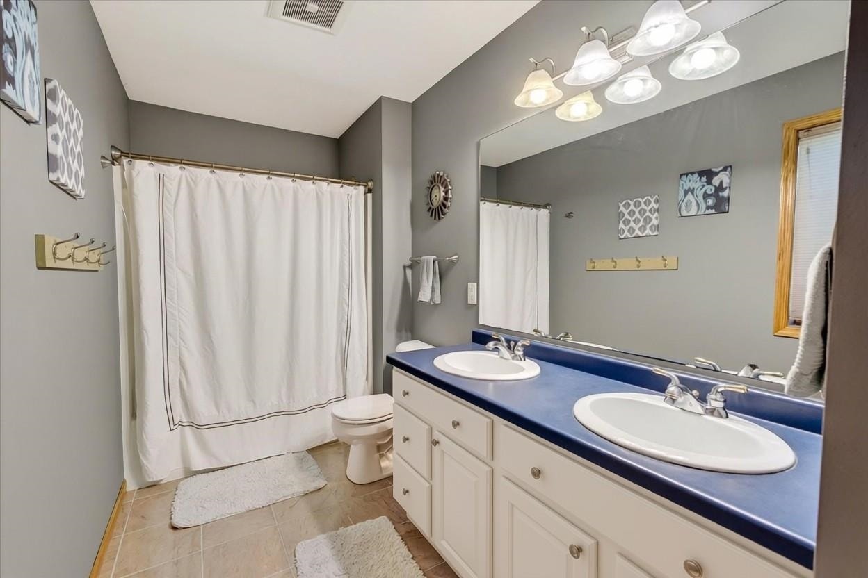 827 Ridge View Lane, Oregon, WI 53575