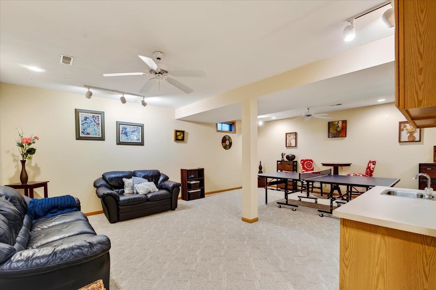 827 Ridge View Lane, Oregon, WI 53575