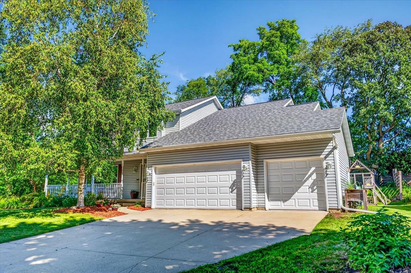 827 Ridge View Lane, Oregon, WI 53575