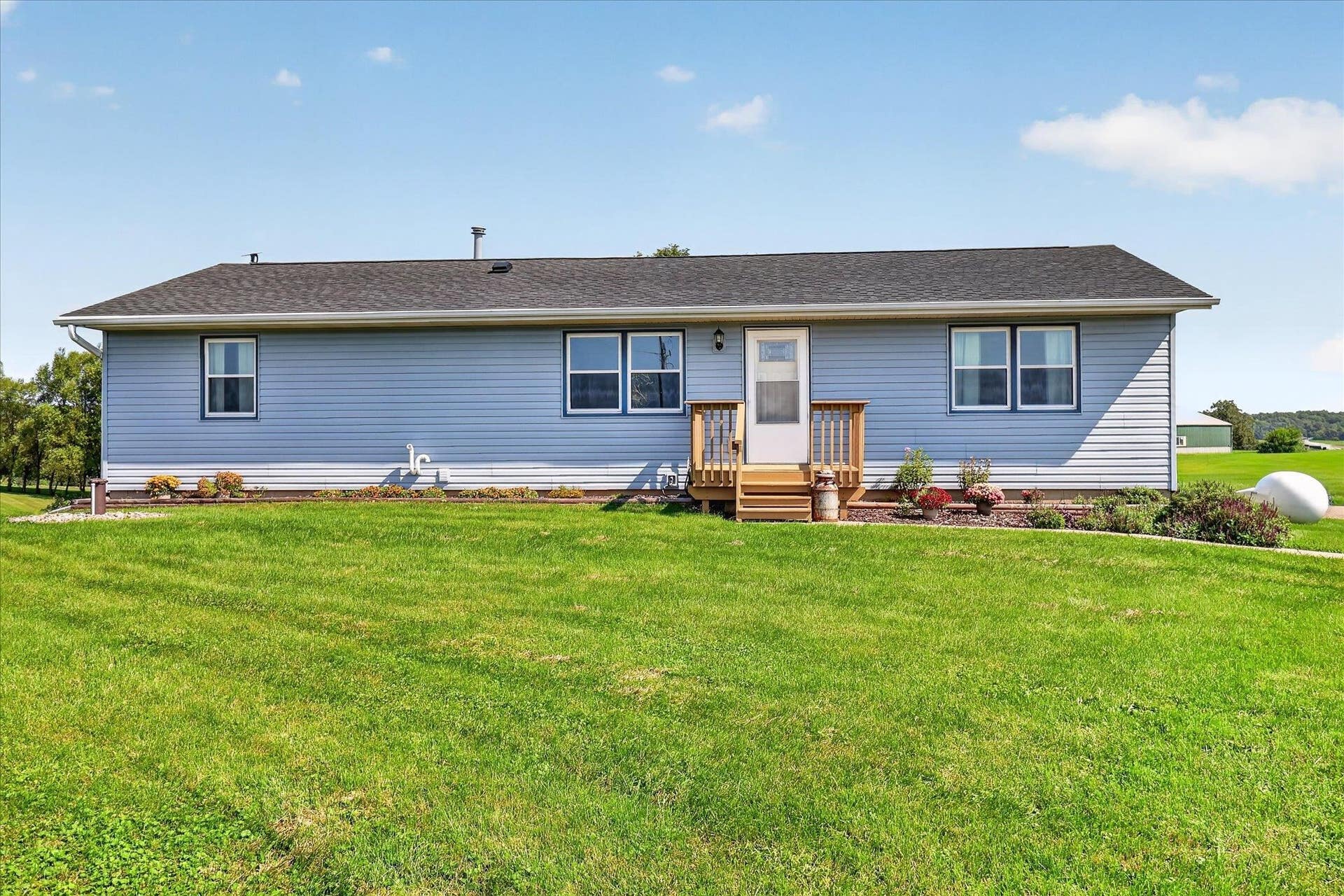N8018 County Road J, York, WI 53574