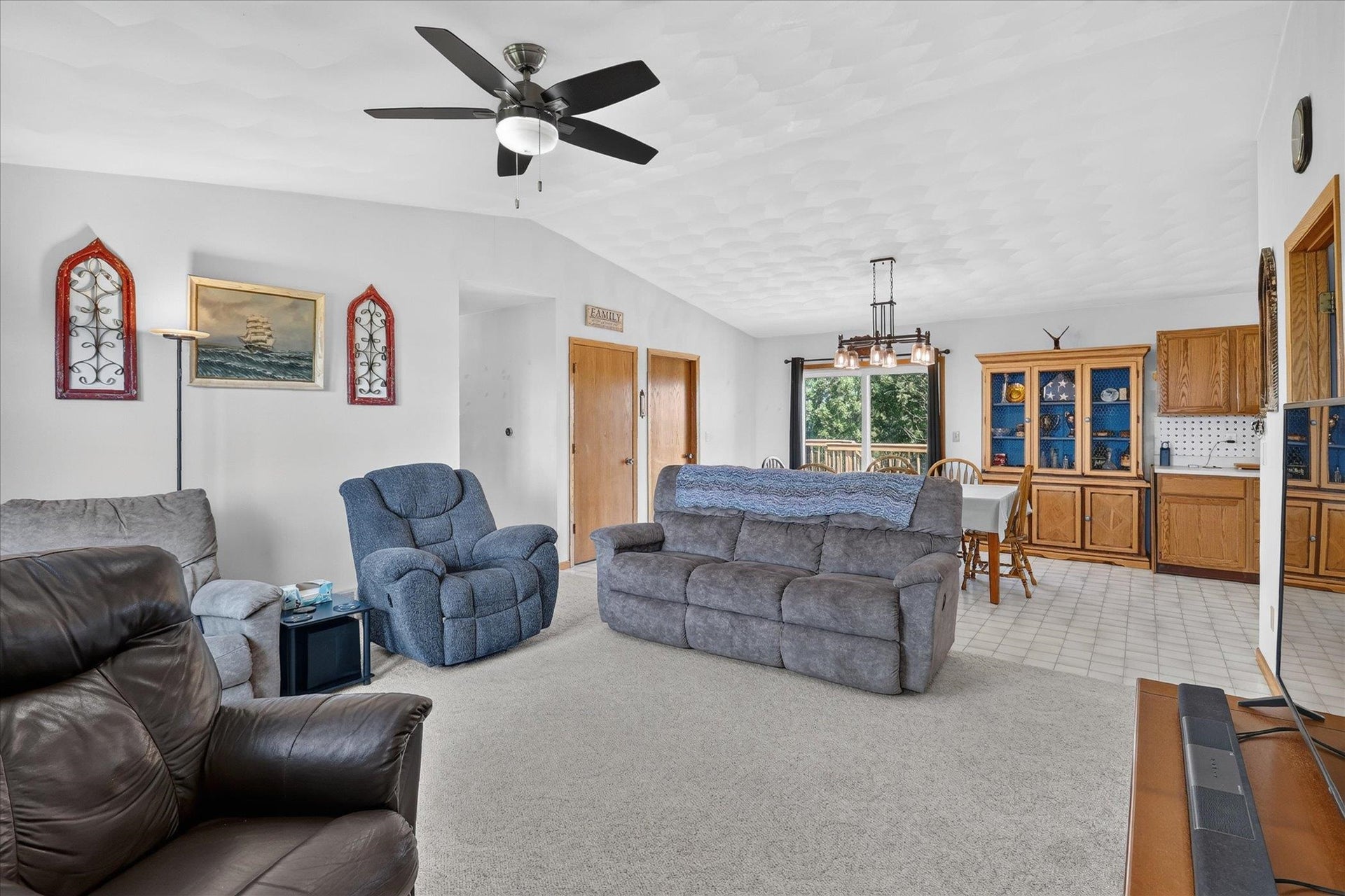N8018 County Road J, York, WI 53574