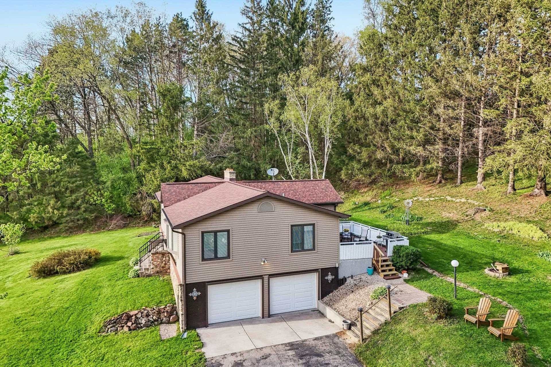 5030 S Valley Road, Berry, WI 53515