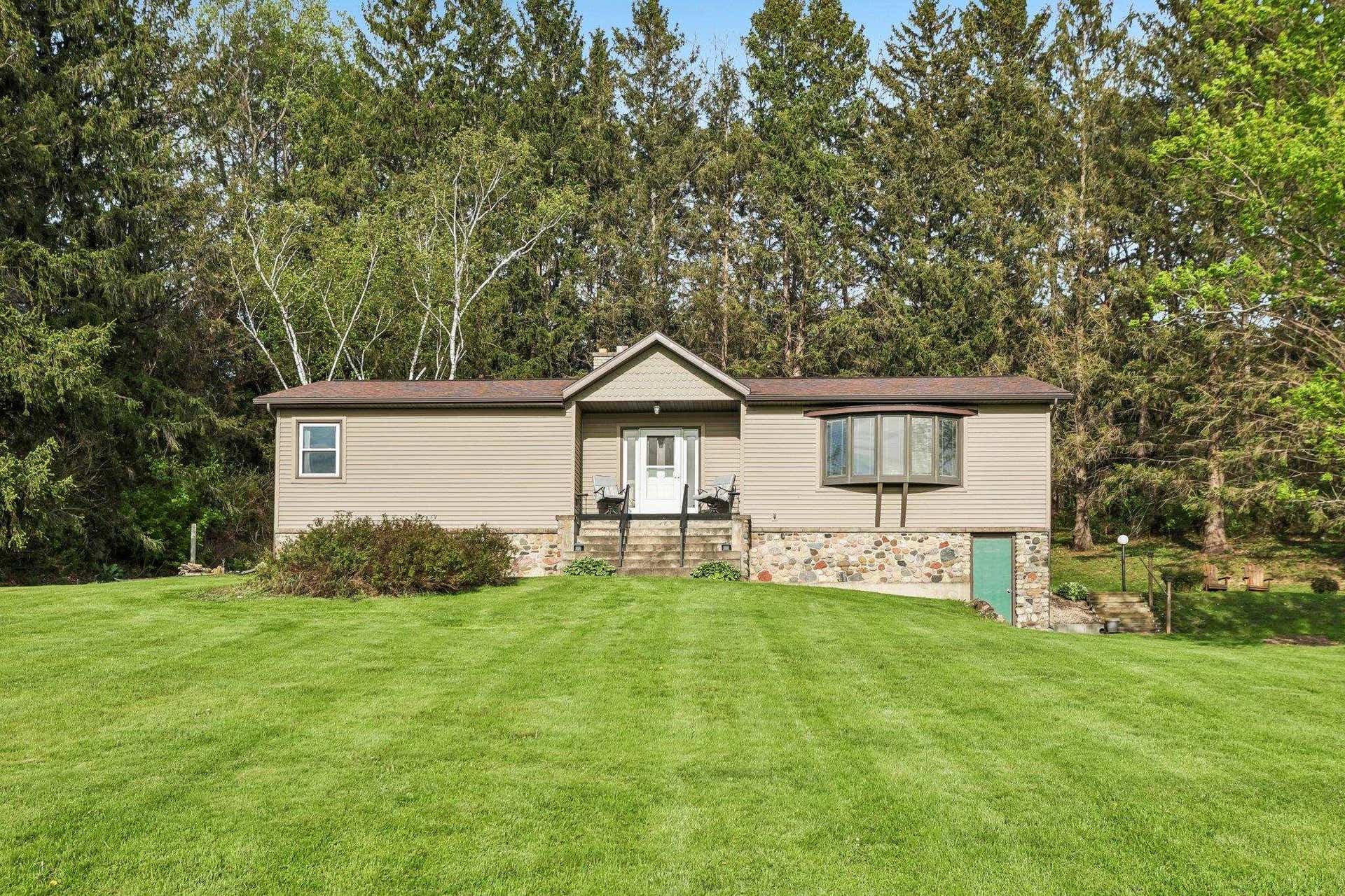 5030 S Valley Road, Berry, WI 53515