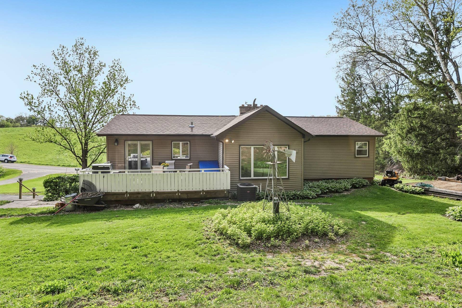 5030 S Valley Road, Berry, WI 53515