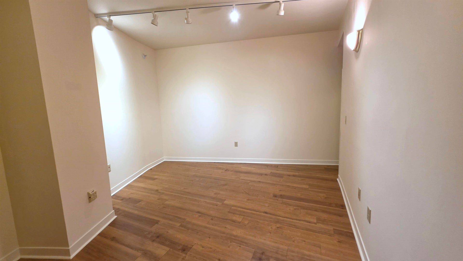 360 W Washington Avenue, #215, Madison, WI 53703