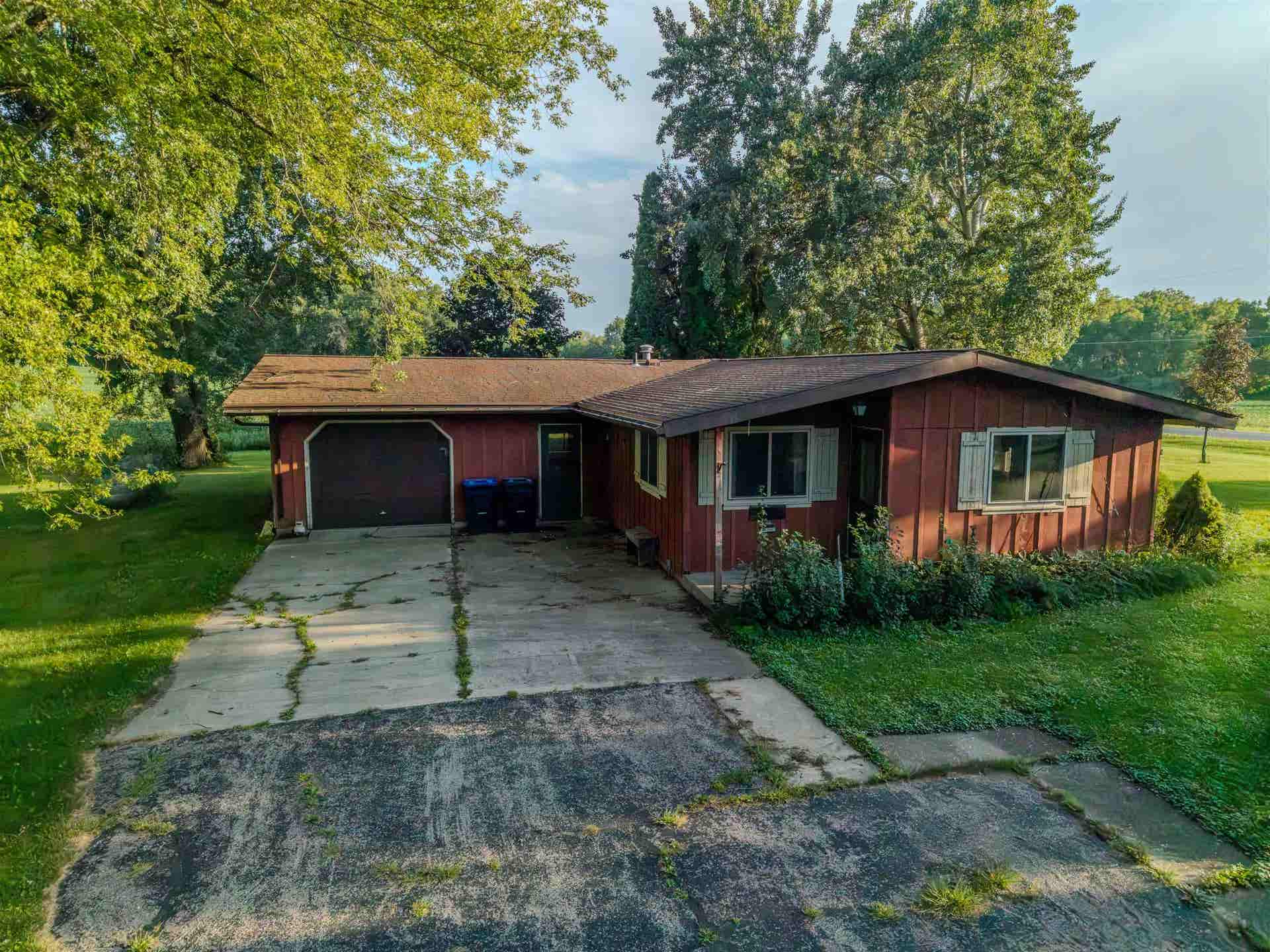 316 Hillside Road, Edgerton, WI 53534