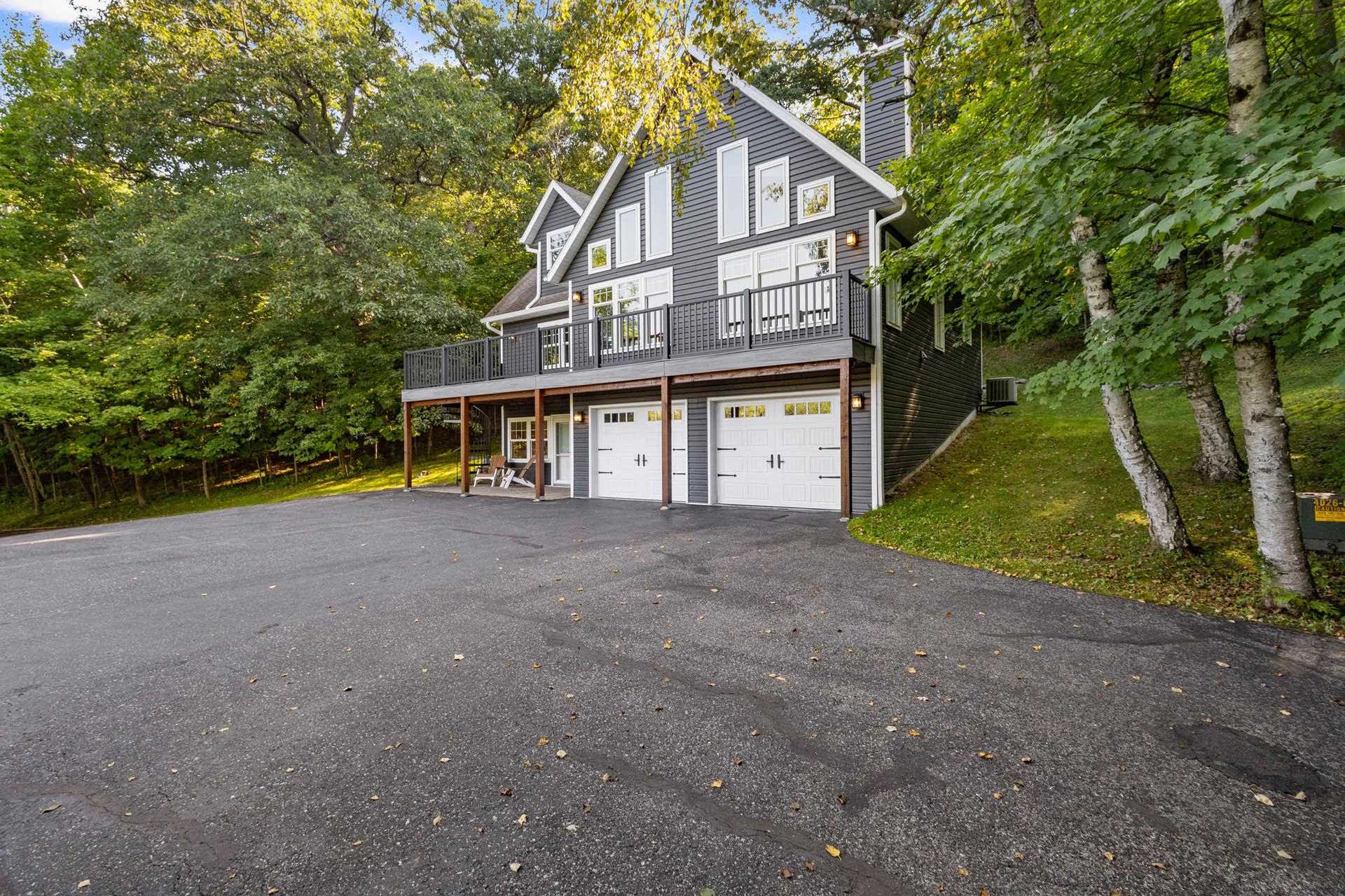 26060 Poole Lane, Rockbridge, WI 53581