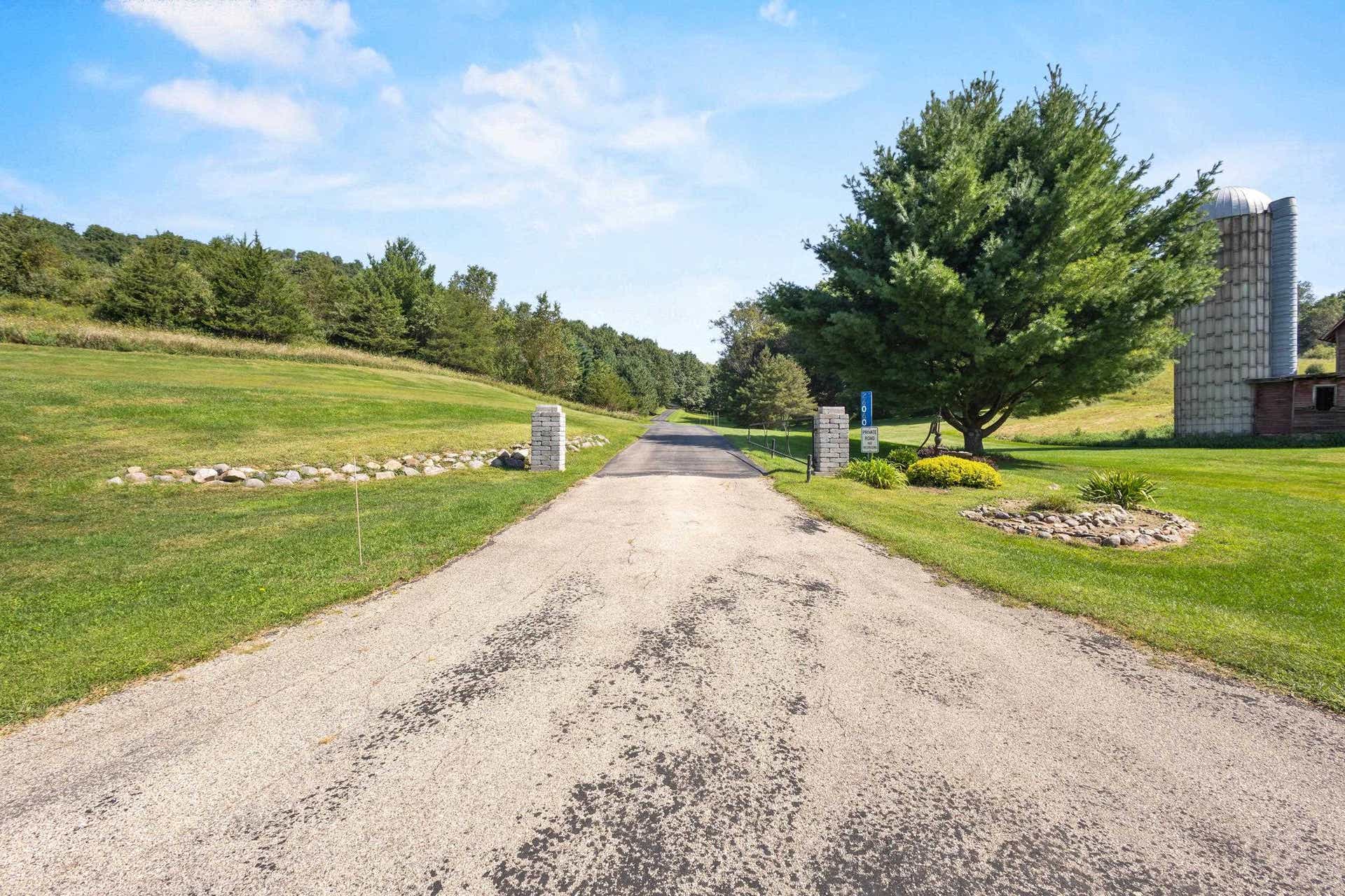 26060 Poole Lane, Rockbridge, WI 53581