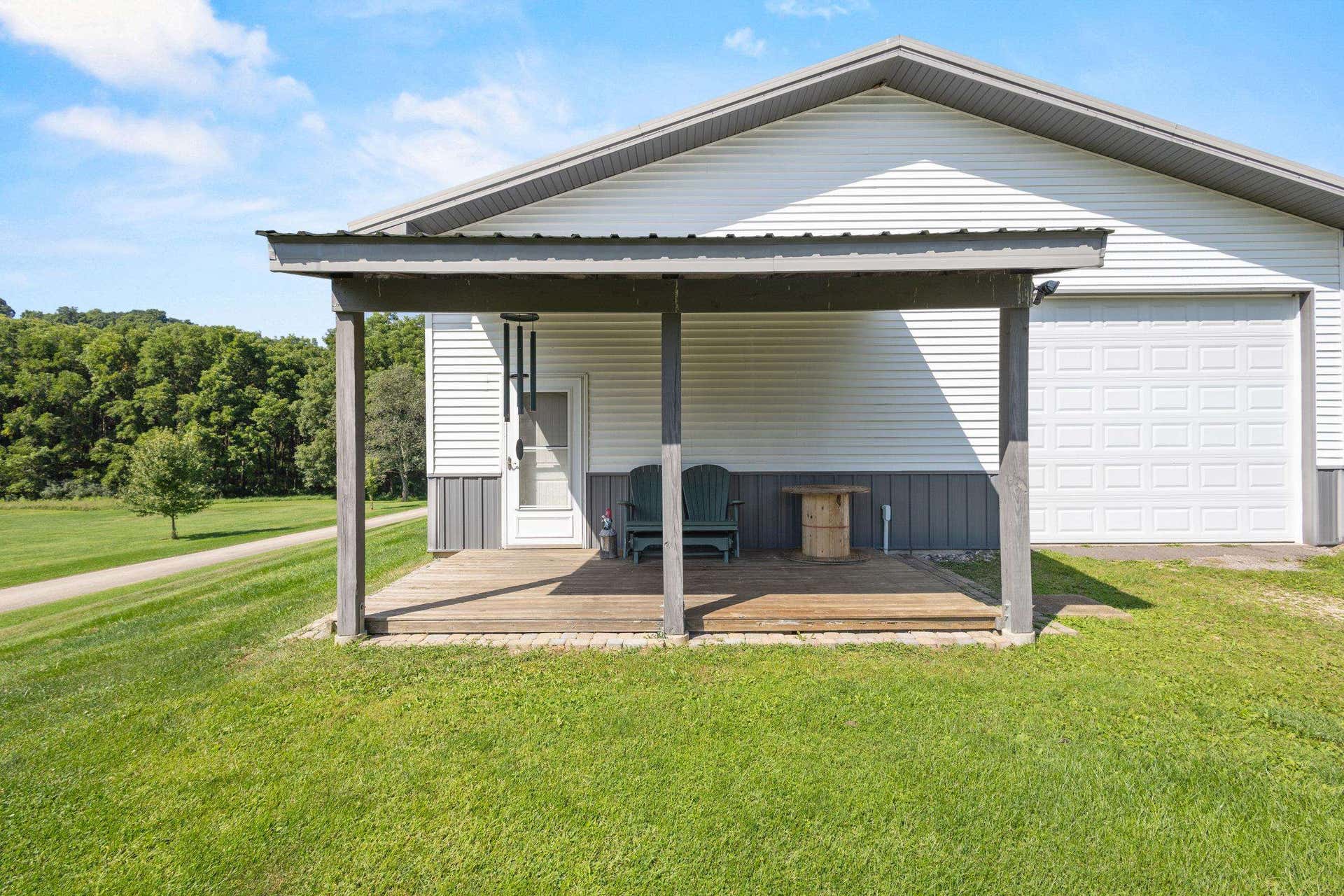 26060 Poole Lane, Rockbridge, WI 53581