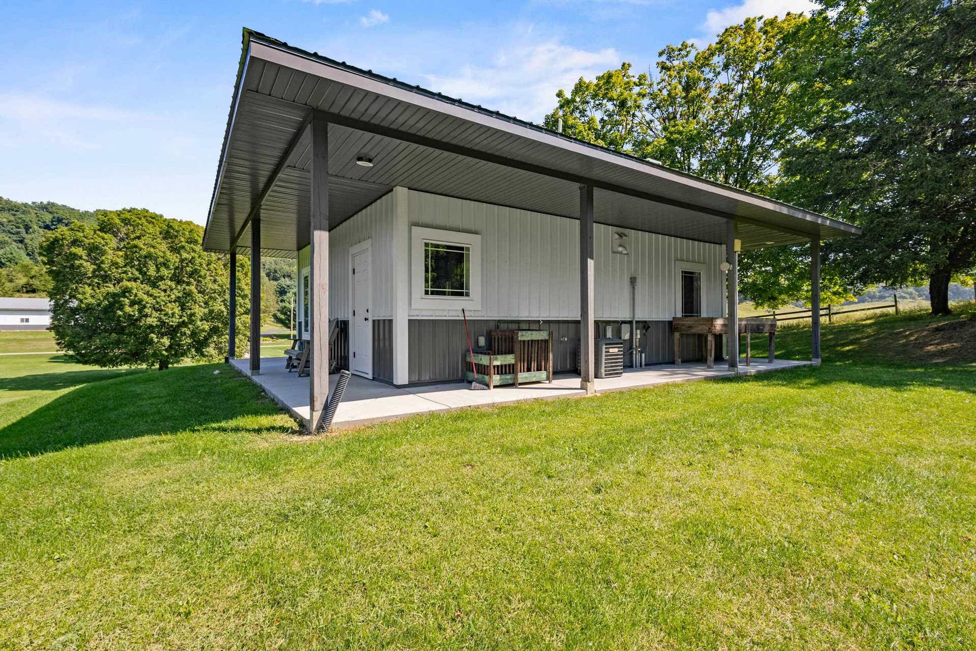 26060 Poole Lane, Rockbridge, WI 53581
