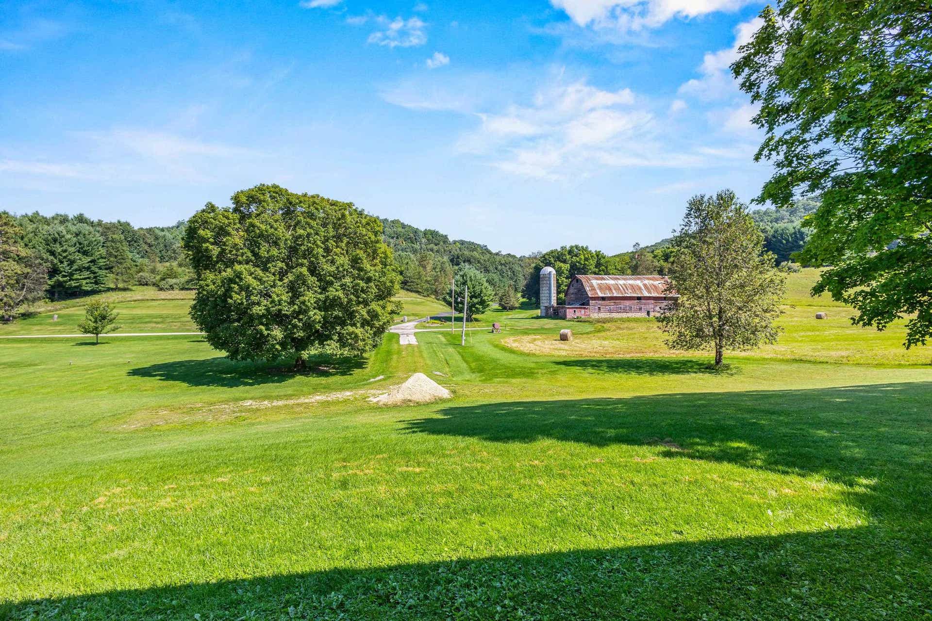 26060 Poole Lane, Rockbridge, WI 53581