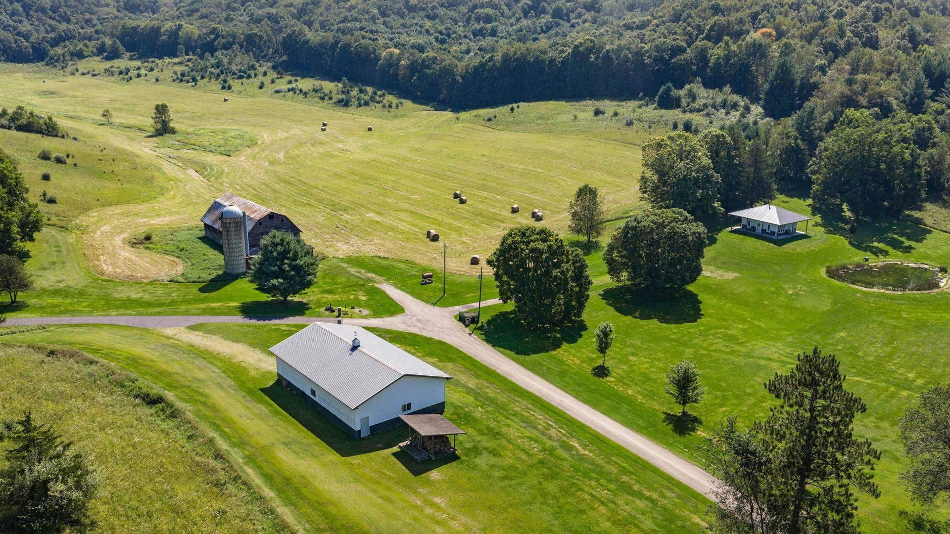 26060 Poole Lane, Rockbridge, WI 53581