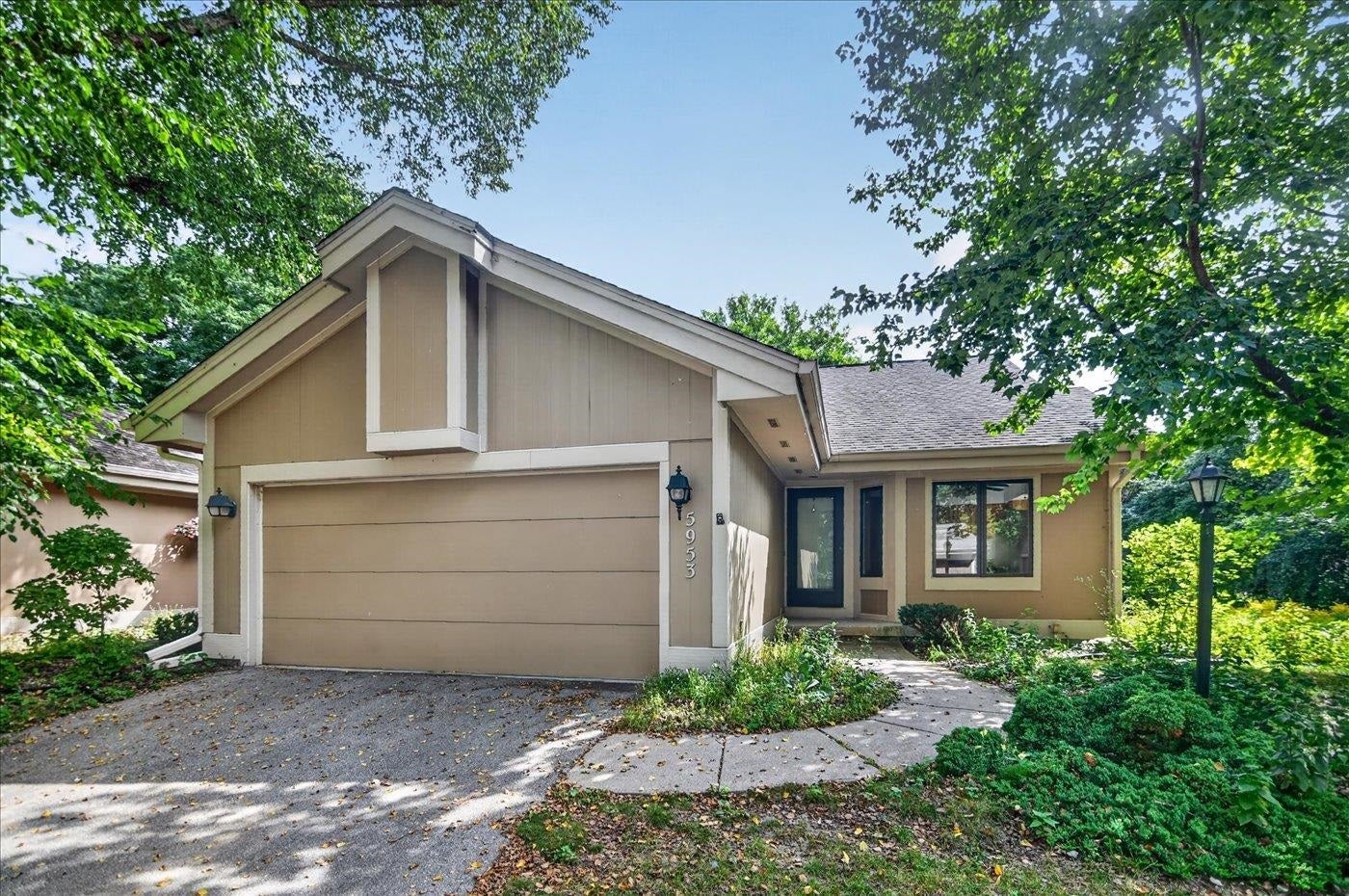 5953 Woodcreek Lane, #5953, Middleton, WI 53562-1974
