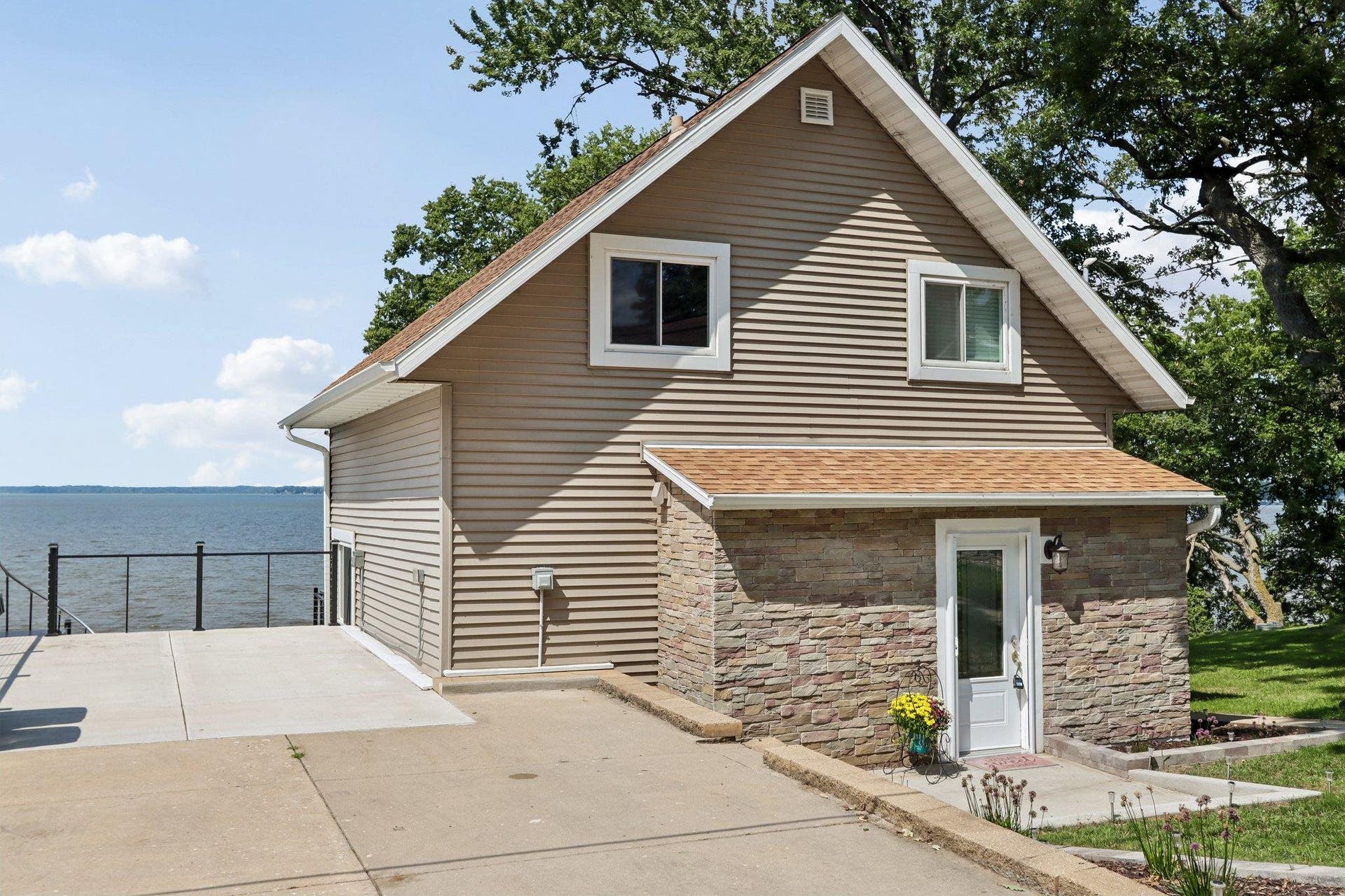N1049 Vinnie Ha Ha Road, Koshkonong, WI 53538-9507
