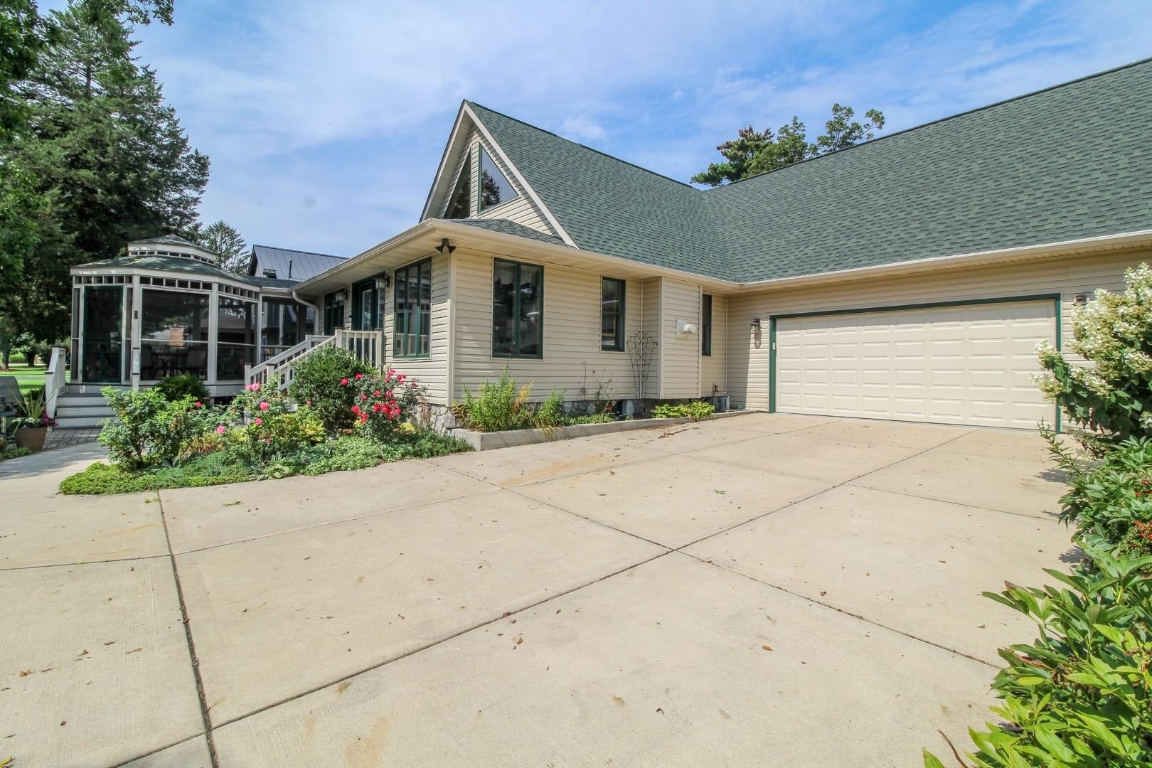 W9056 Ripley Road, Oakland, WI 53523