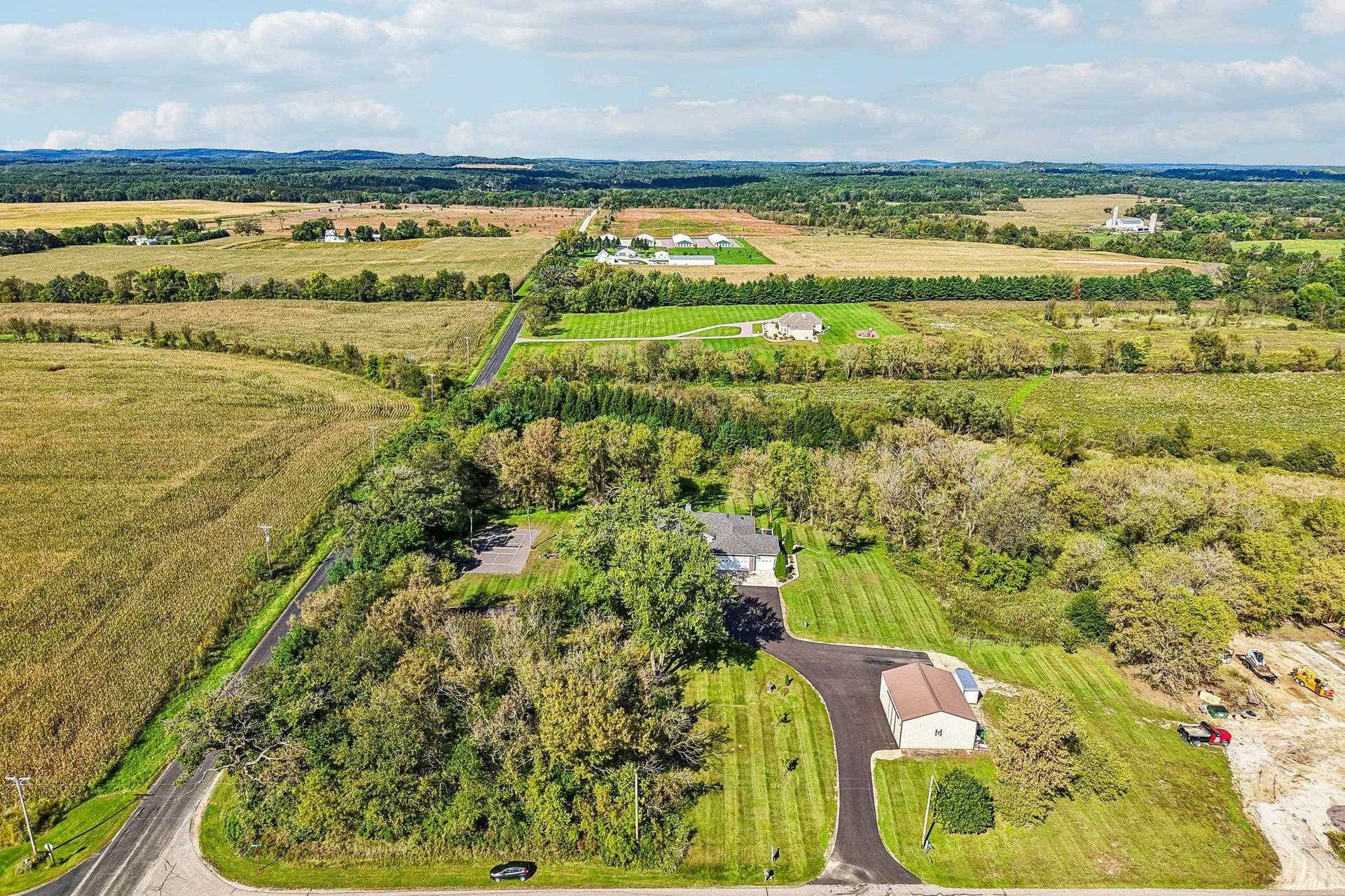 E9722 N Reedsburg Road, Delton, WI 53959