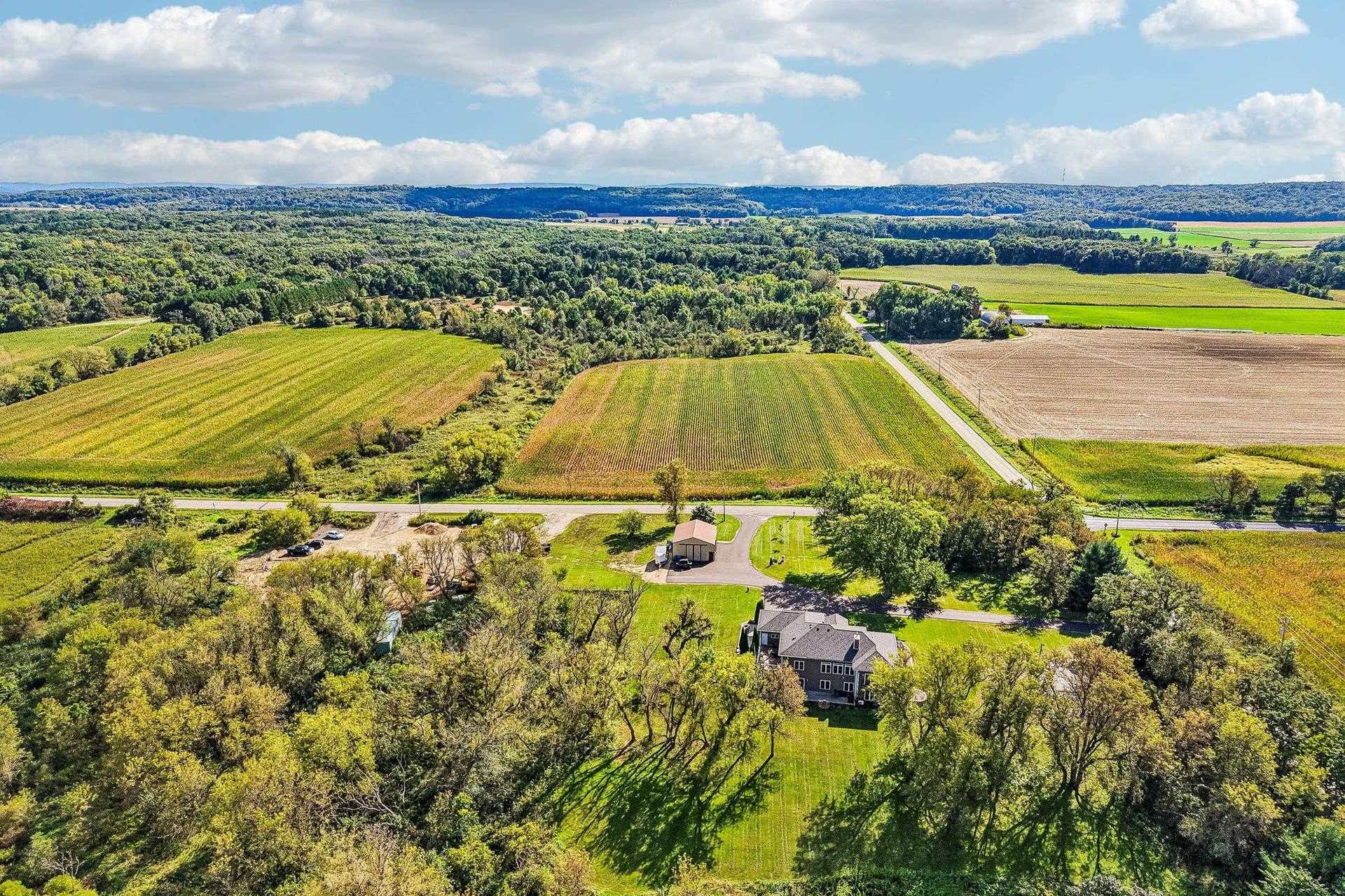 E9722 N Reedsburg Road, Delton, WI 53959