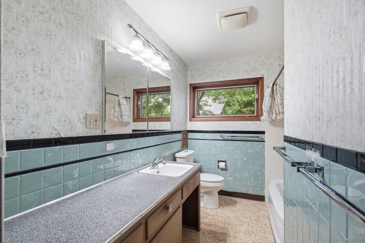 404 Tompkins Drive, Madison, WI 53716