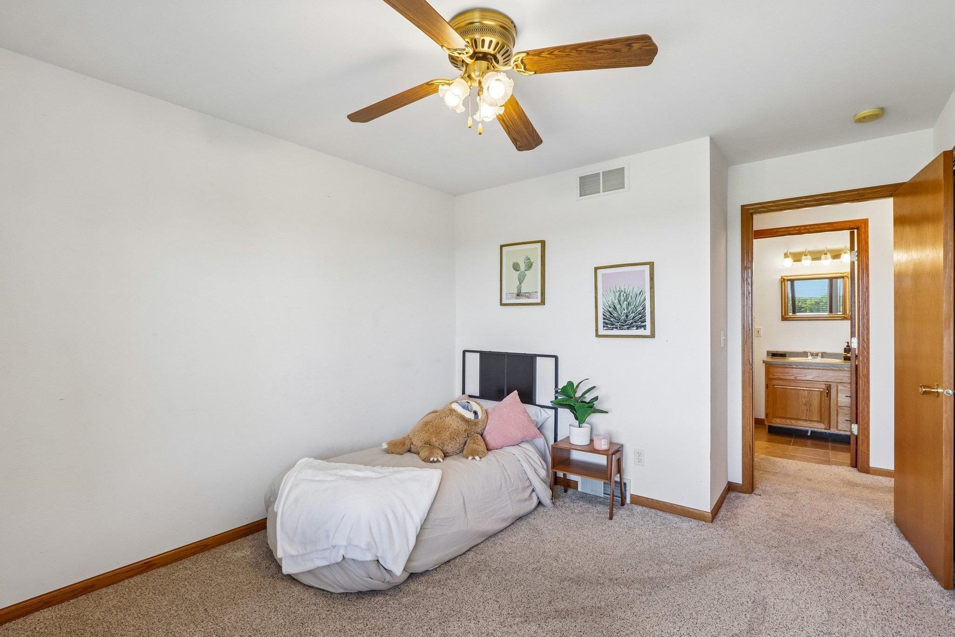 N6485 Kroghville Road, Lake Mills, WI 53594