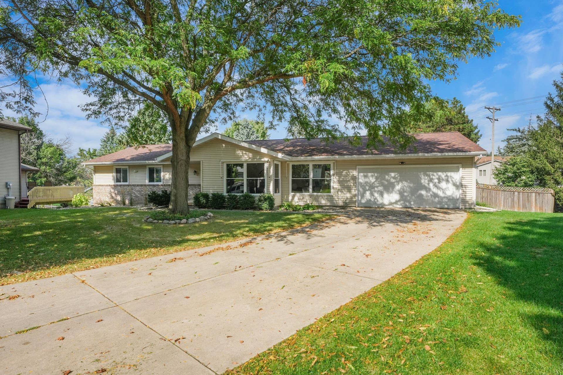 6 Lynbrook Circle, Madison, WI 53719
