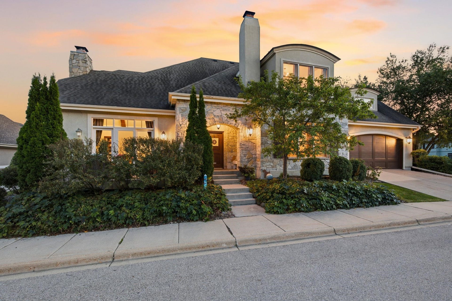 9077 Bentley Green, Madison, WI 53593