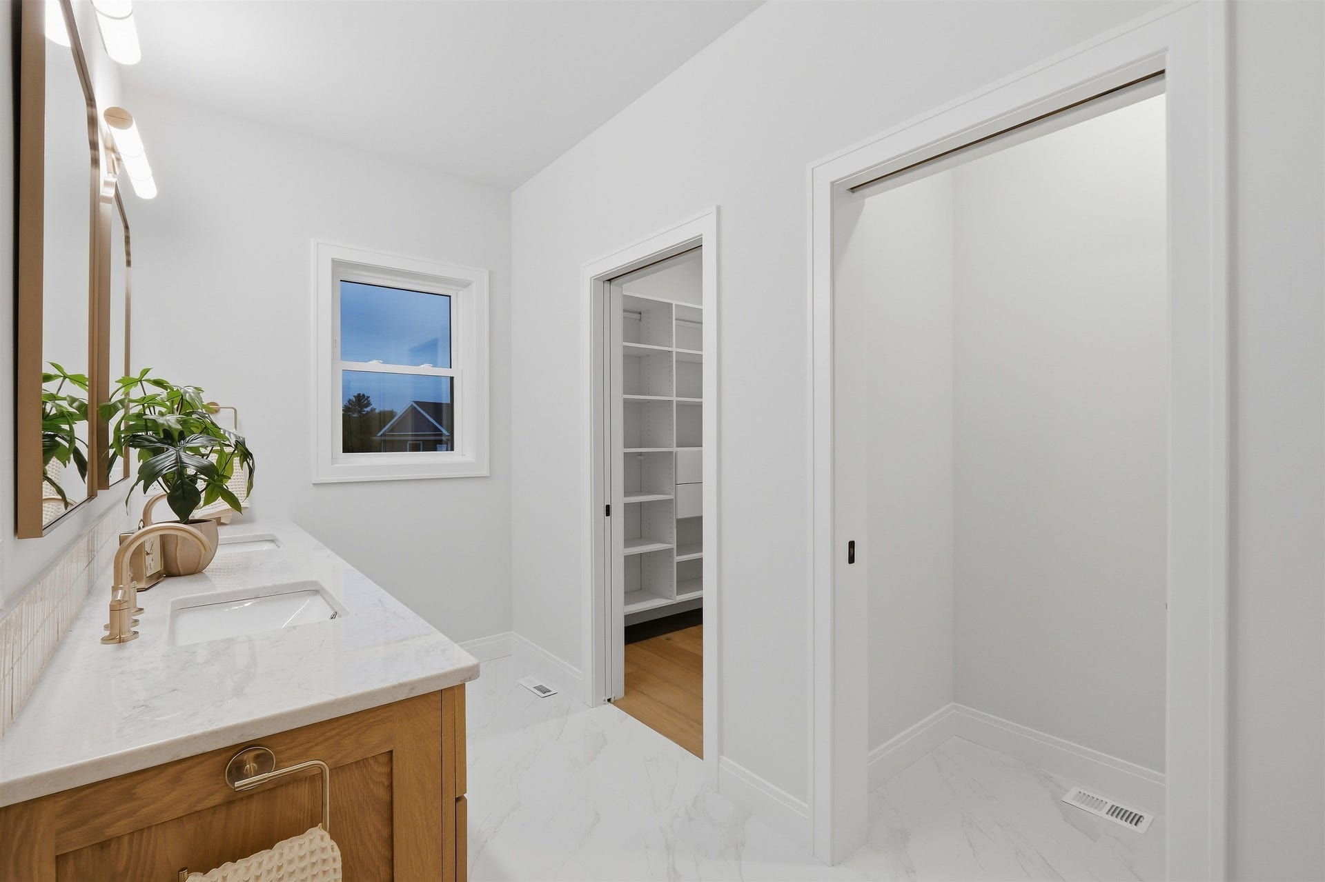 6859 Karolina Way, Bristol, WI 53590