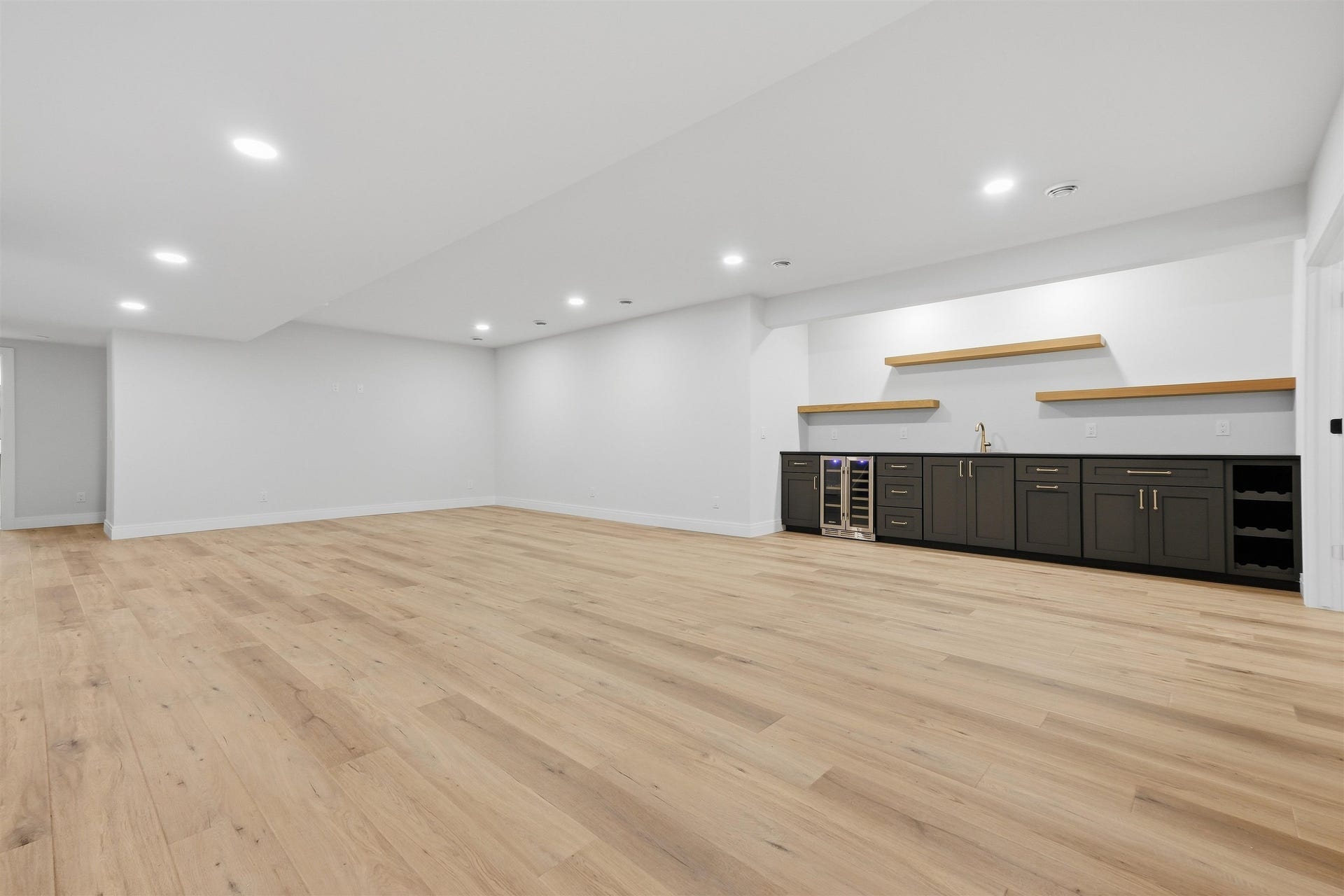6859 Karolina Way, Bristol, WI 53590
