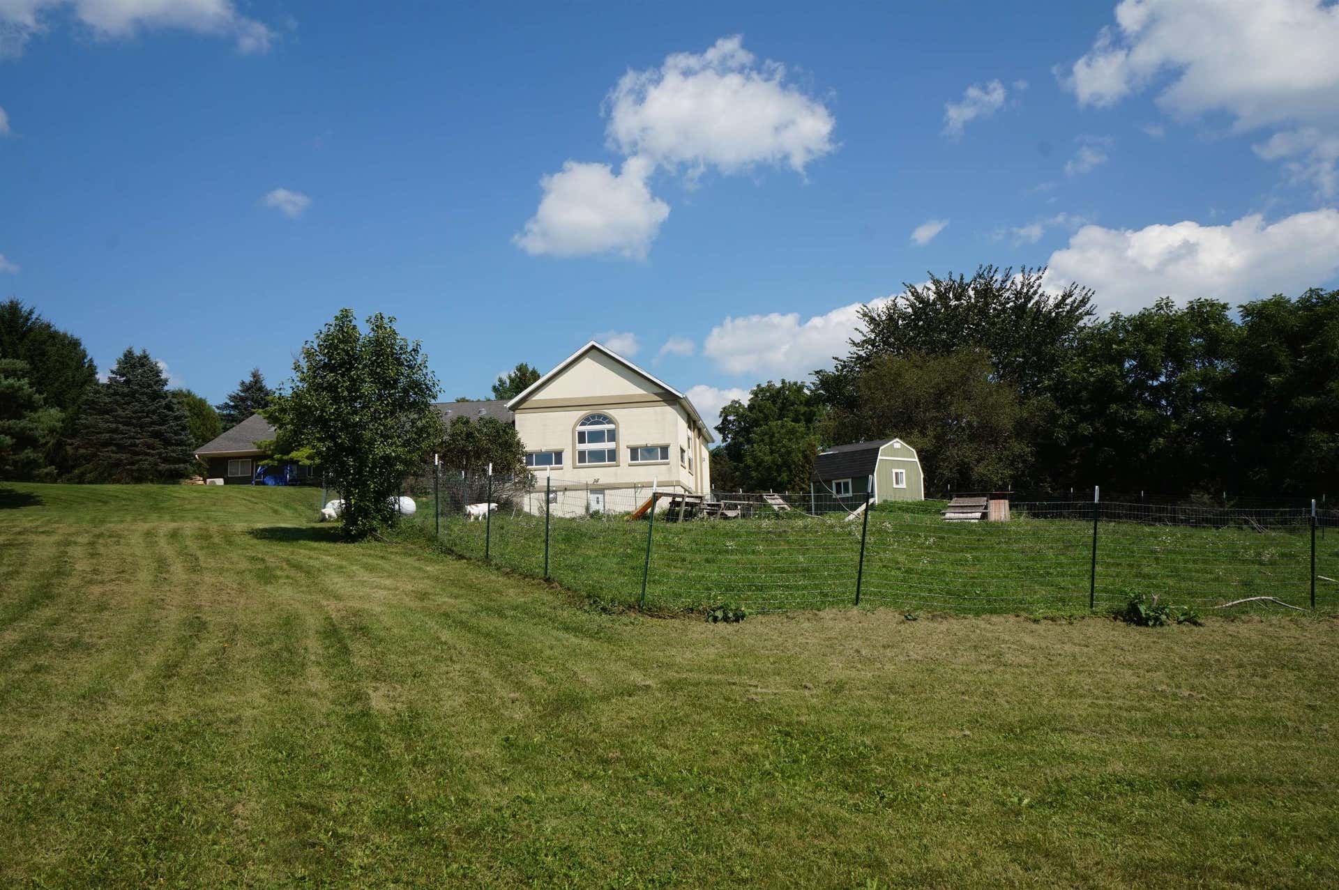 1391 Fritz Road, Montrose, WI 53593