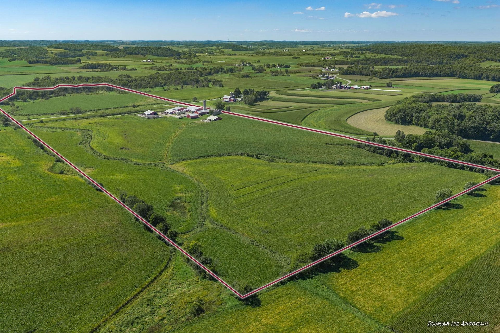S4452 Grote Hill Road, Reedsburg, WI 53959