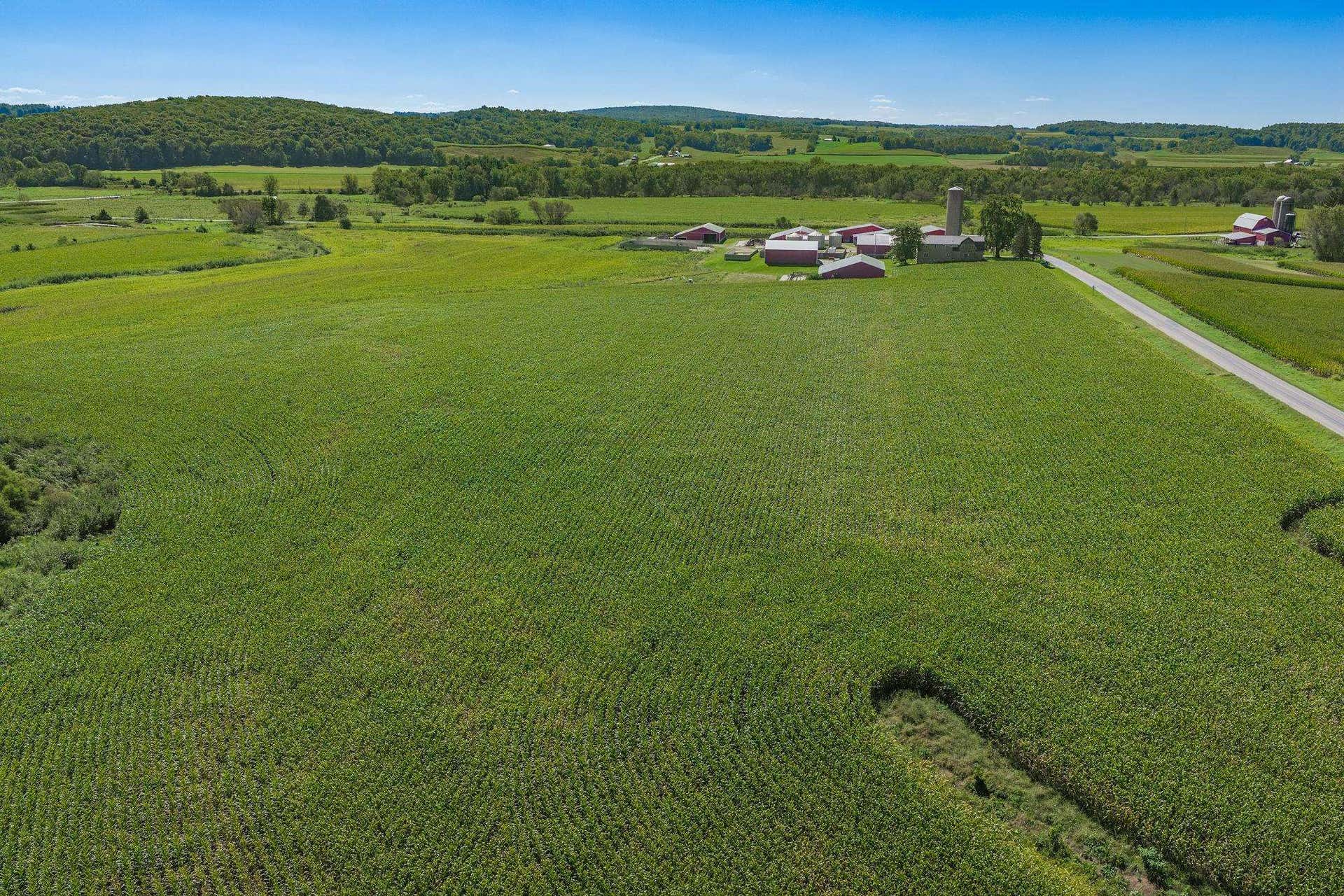 S4452 Grote Hill Road, Reedsburg, WI 53959