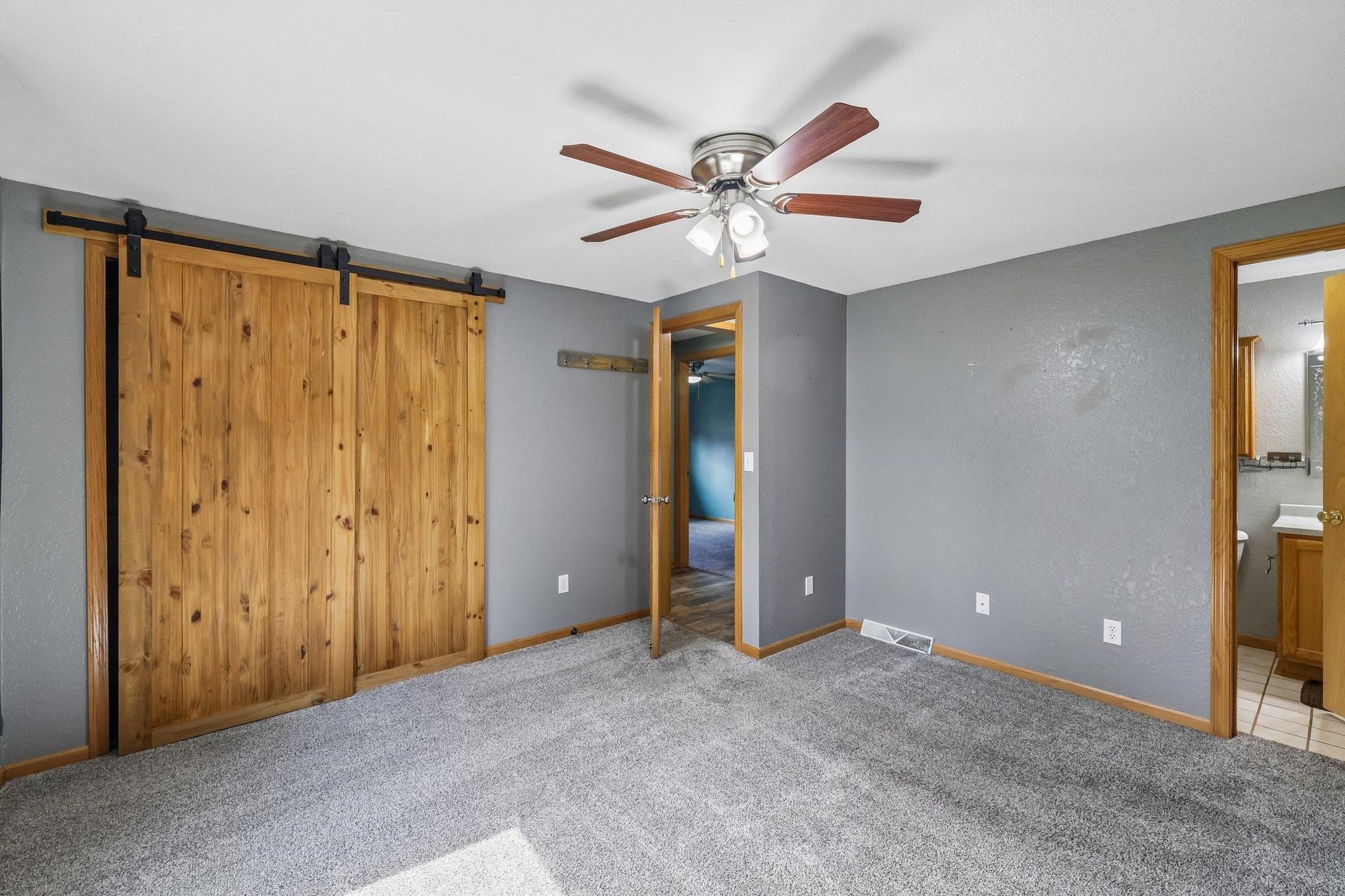 305 W Lafollette Street, Pardeeville, WI 53954
