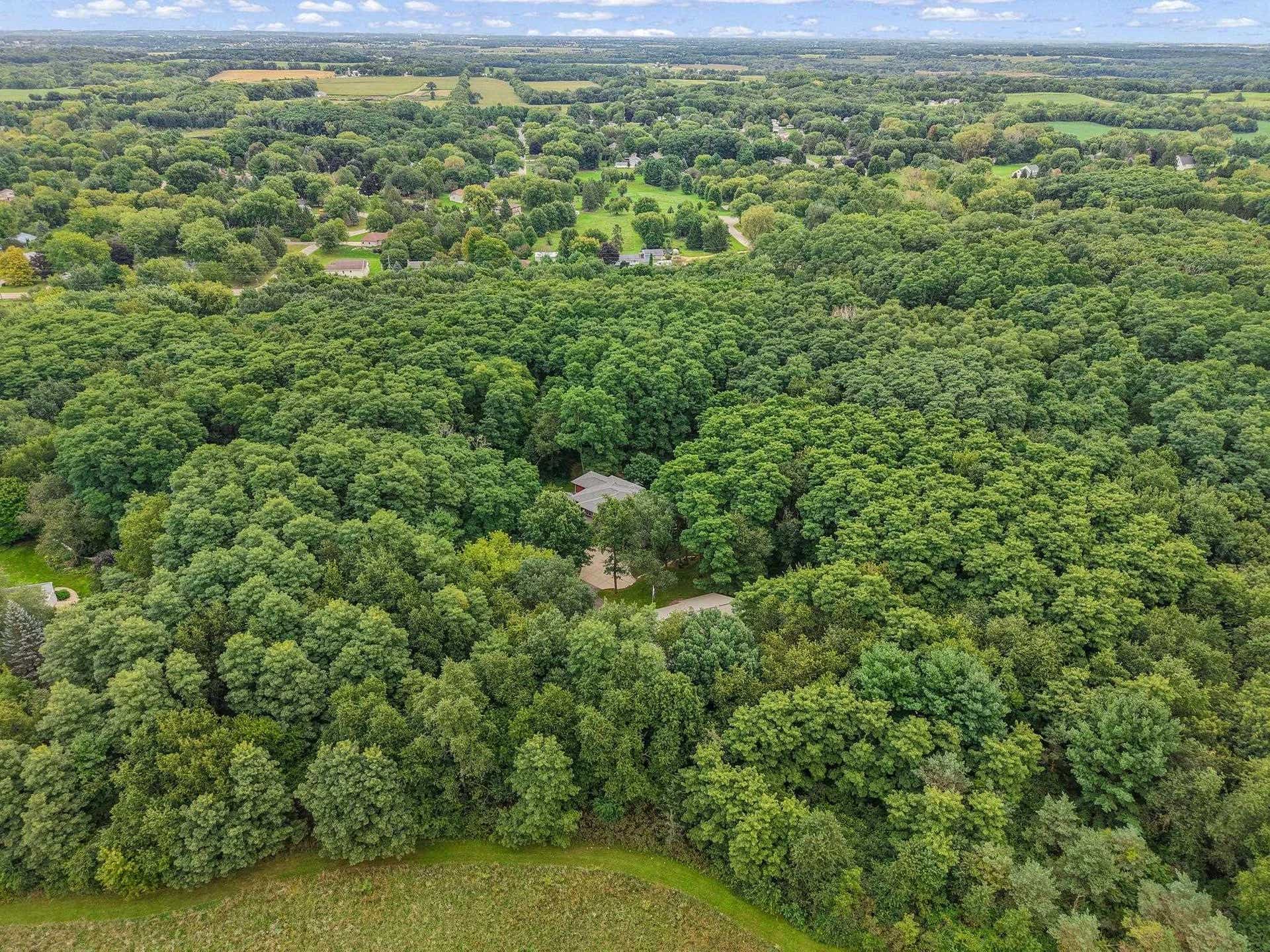 899 County Rd Mm, Oregon, WI 53575