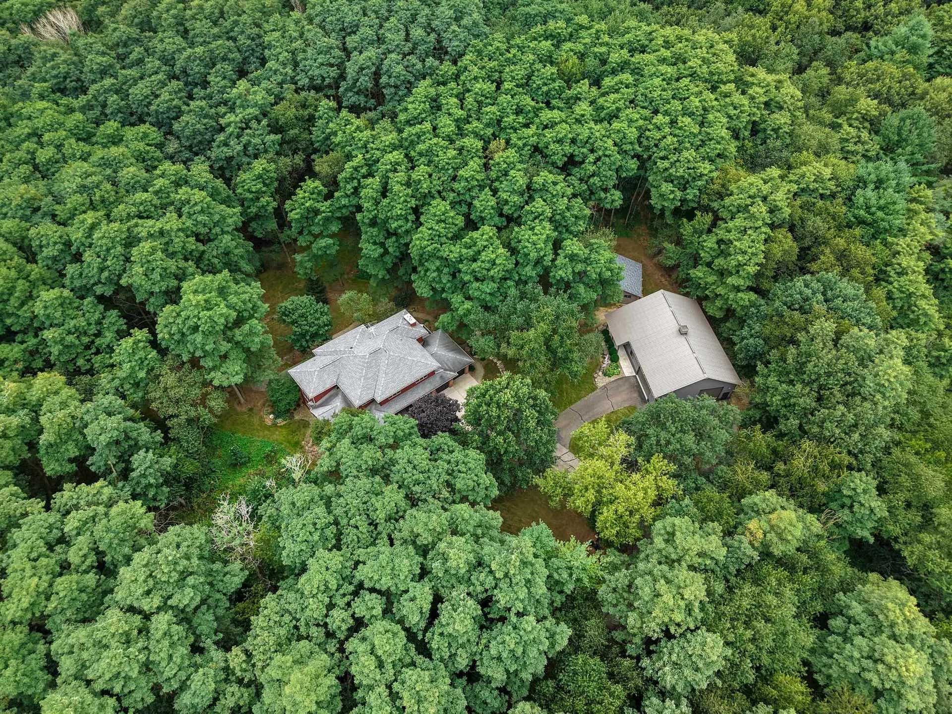 899 County Rd Mm, Oregon, WI 53575