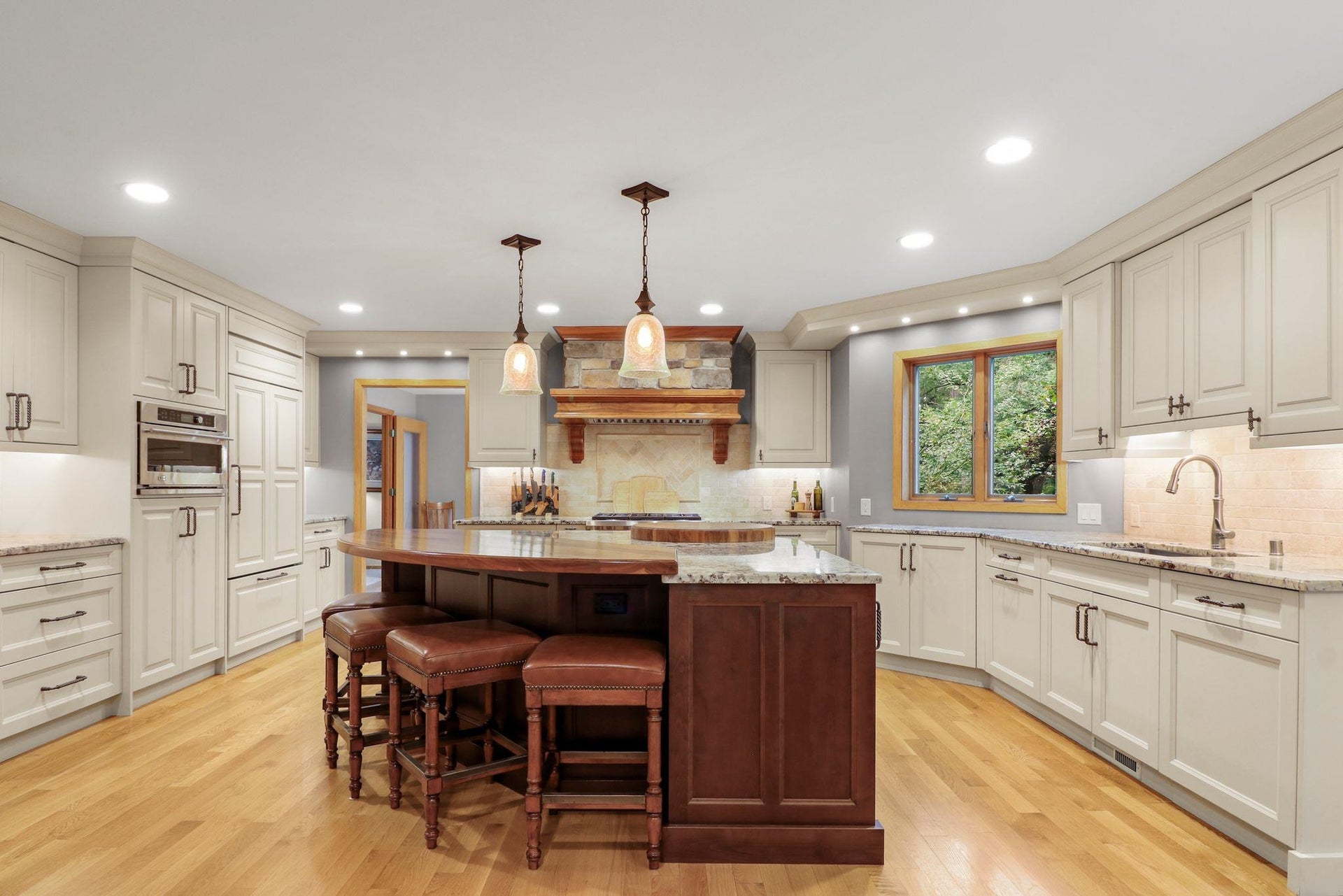 899 County Rd Mm, Oregon, WI 53575