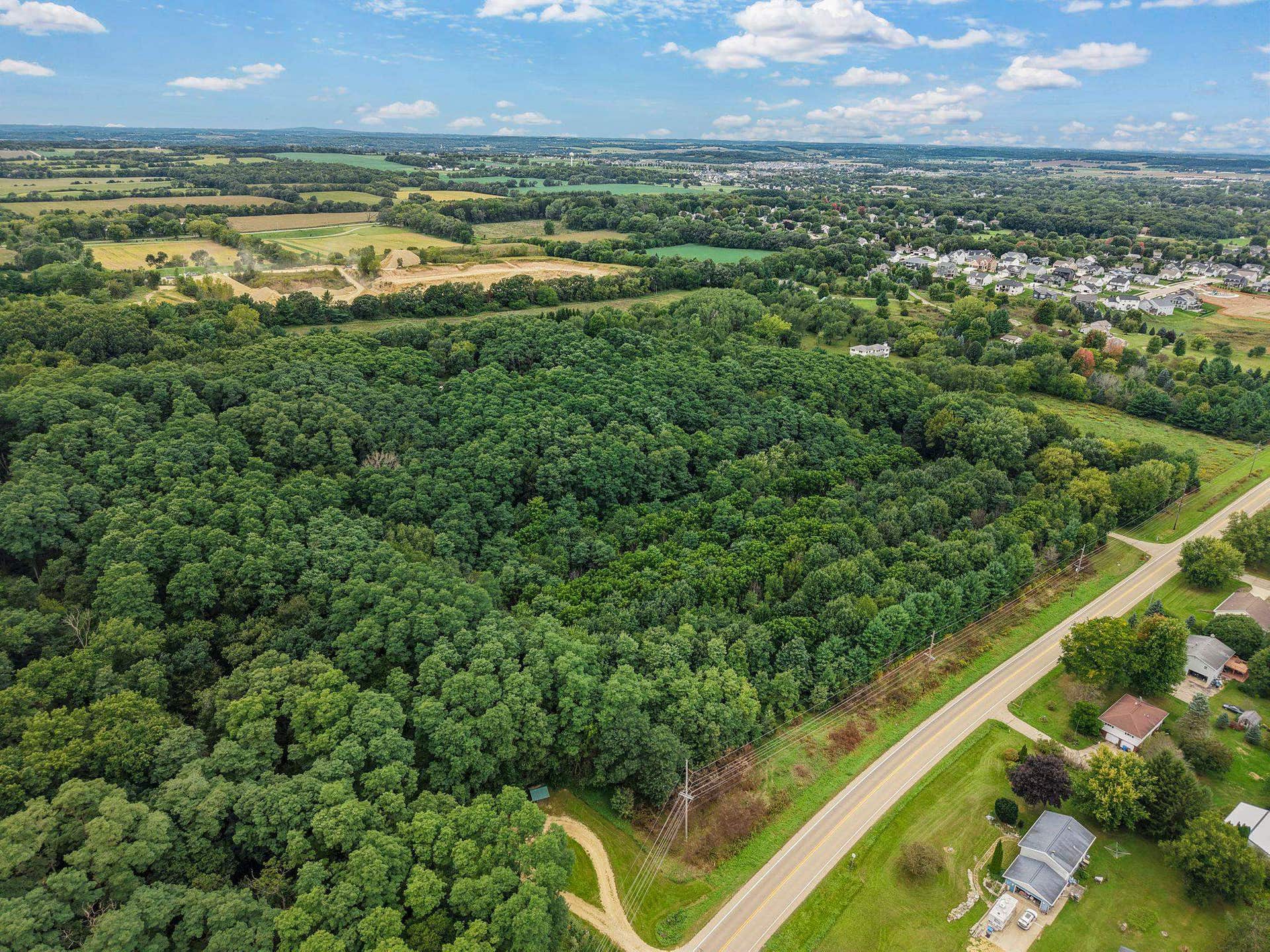 899 County Rd Mm, Oregon, WI 53575