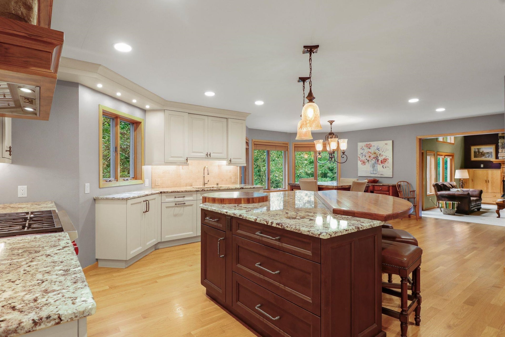899 County Rd Mm, Oregon, WI 53575