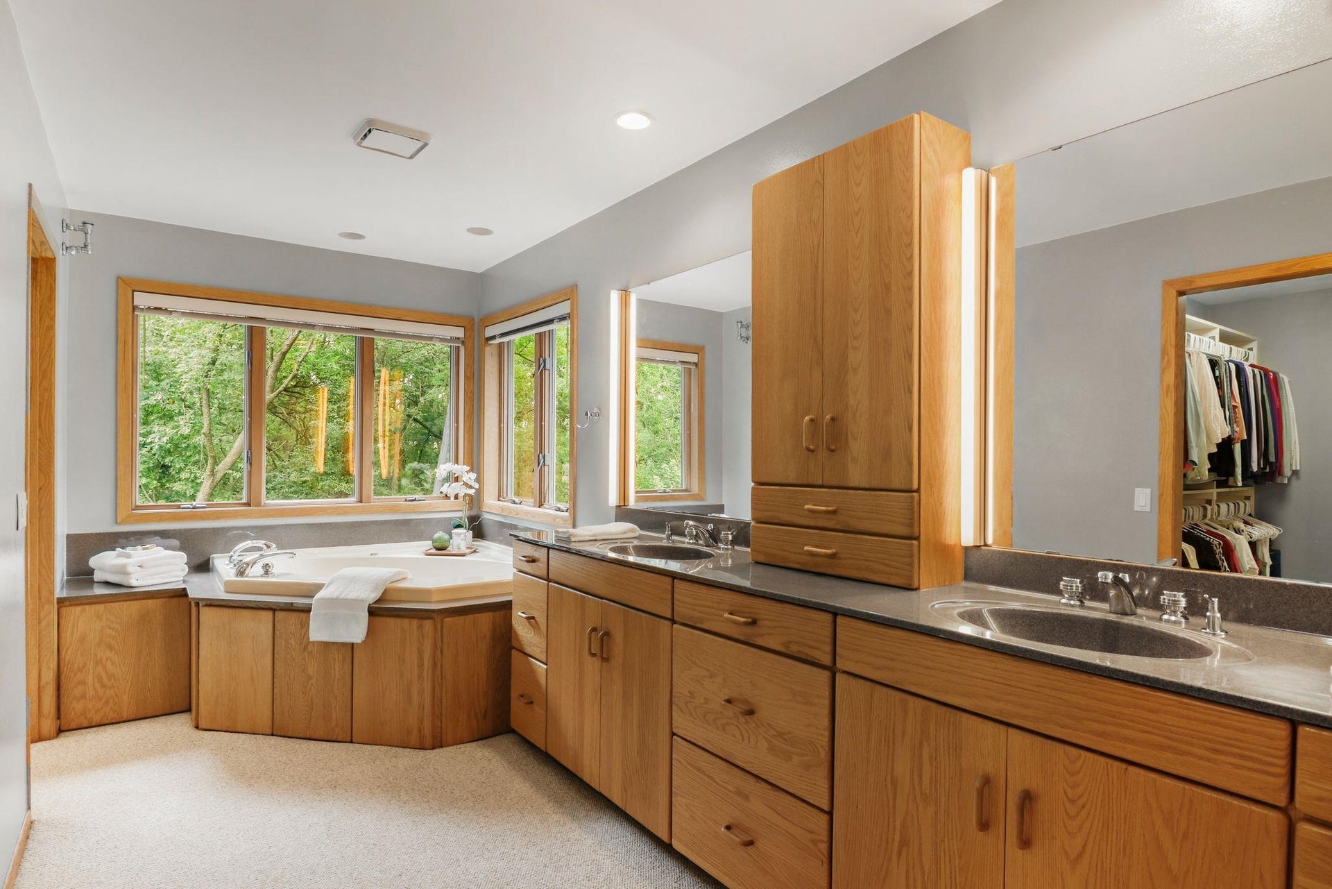 899 County Rd Mm, Oregon, WI 53575